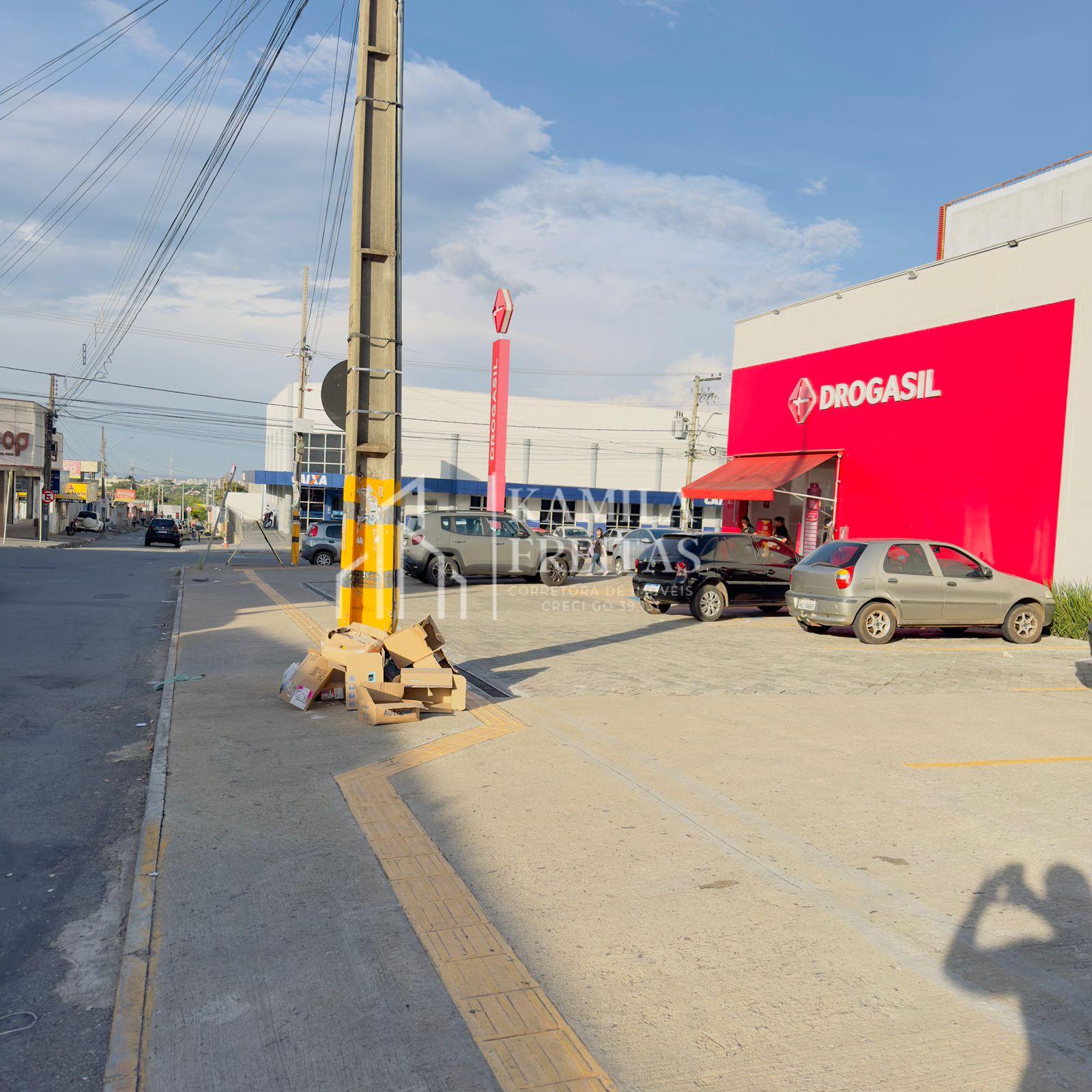 LOCA??O- Sala Comercial 50m no Setor Garavelo- Portas de vidro...