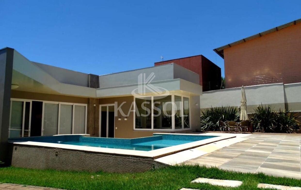 CASA - PARA FINS RESIDENCIAL E OU COMERCIAL