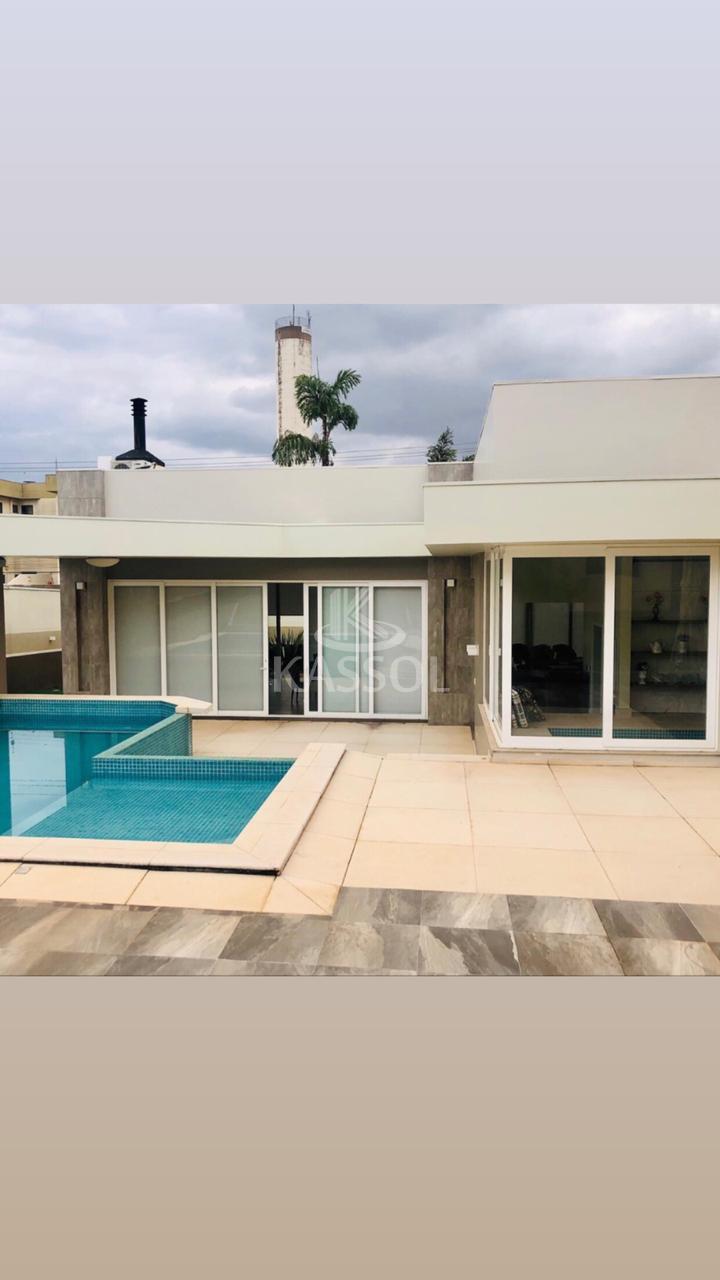 CASA - PARA FINS RESIDENCIAL E OU COMERCIAL