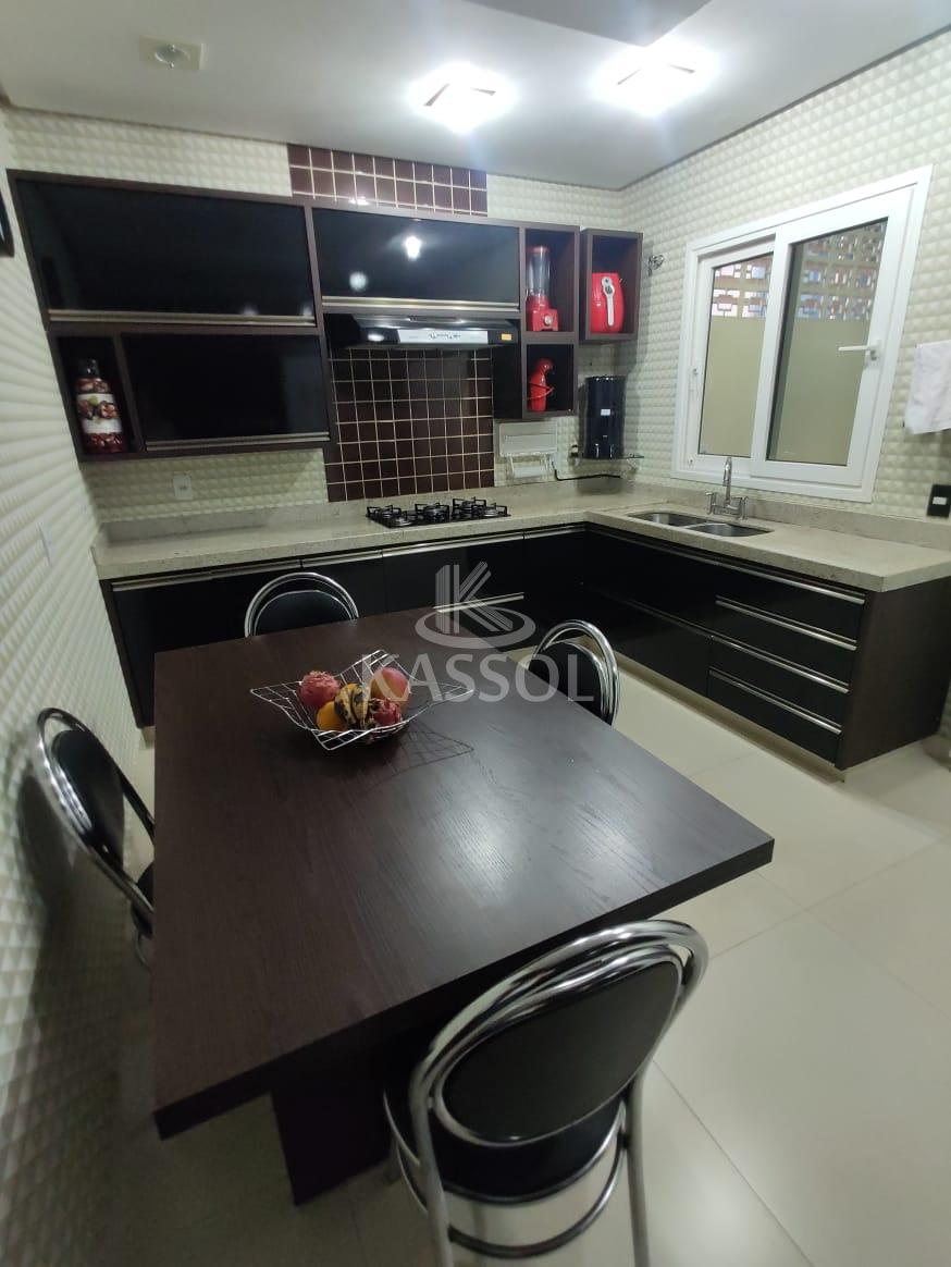 Sobrado com 4 dormitórios à venda,410.00m², REGIÃO DO LAGO, CASCAVEL - PR