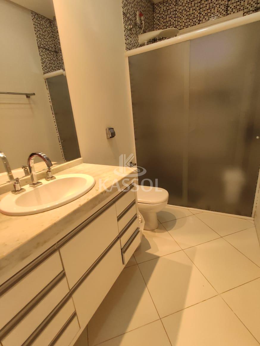 Sobrado com 4 dormitórios à venda,410.00m², REGIÃO DO LAGO, CASCAVEL - PR
