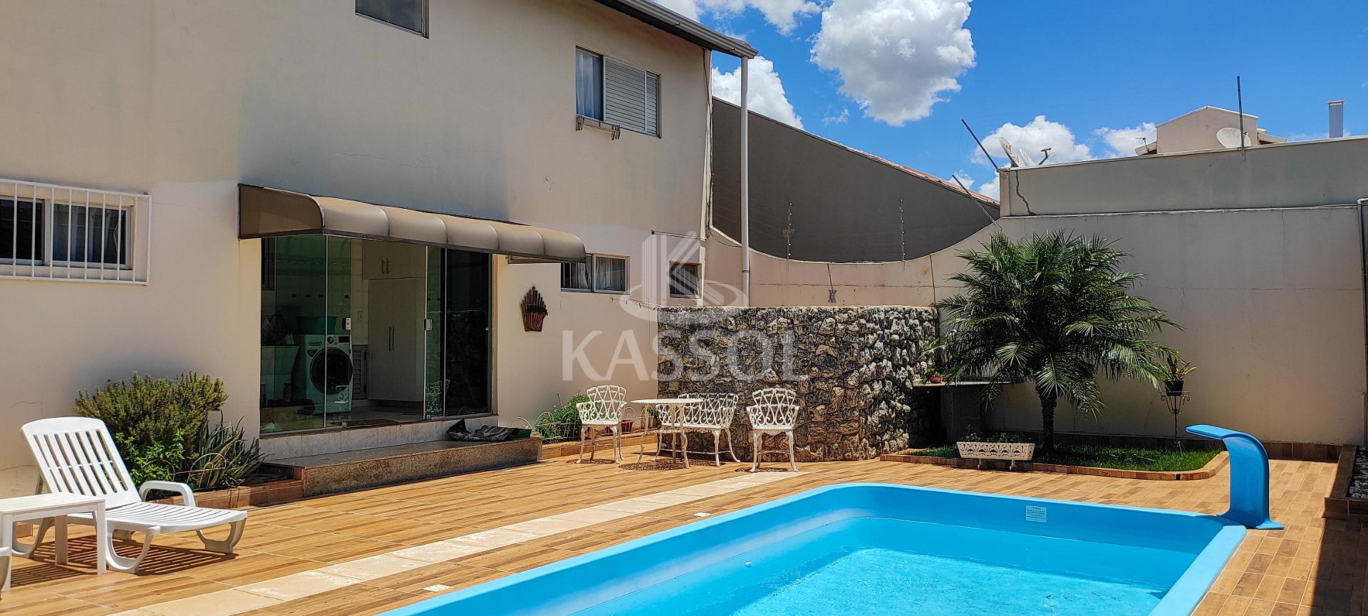 SOBRADO A VENDA NO COUNTRY, ENTRE AS R.RAFAEL PICCOLI E 13 DE MAIO,CASCAVEL - PR