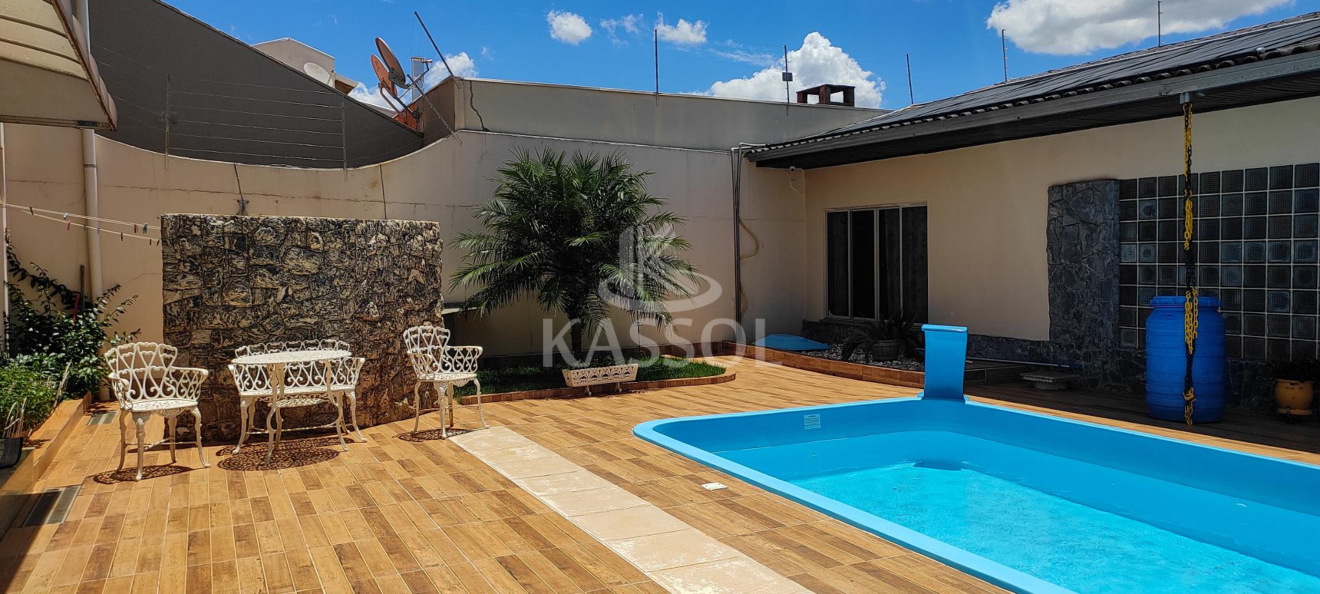 SOBRADO A VENDA NO COUNTRY, ENTRE AS R.RAFAEL PICCOLI E 13 DE MAIO,CASCAVEL - PR