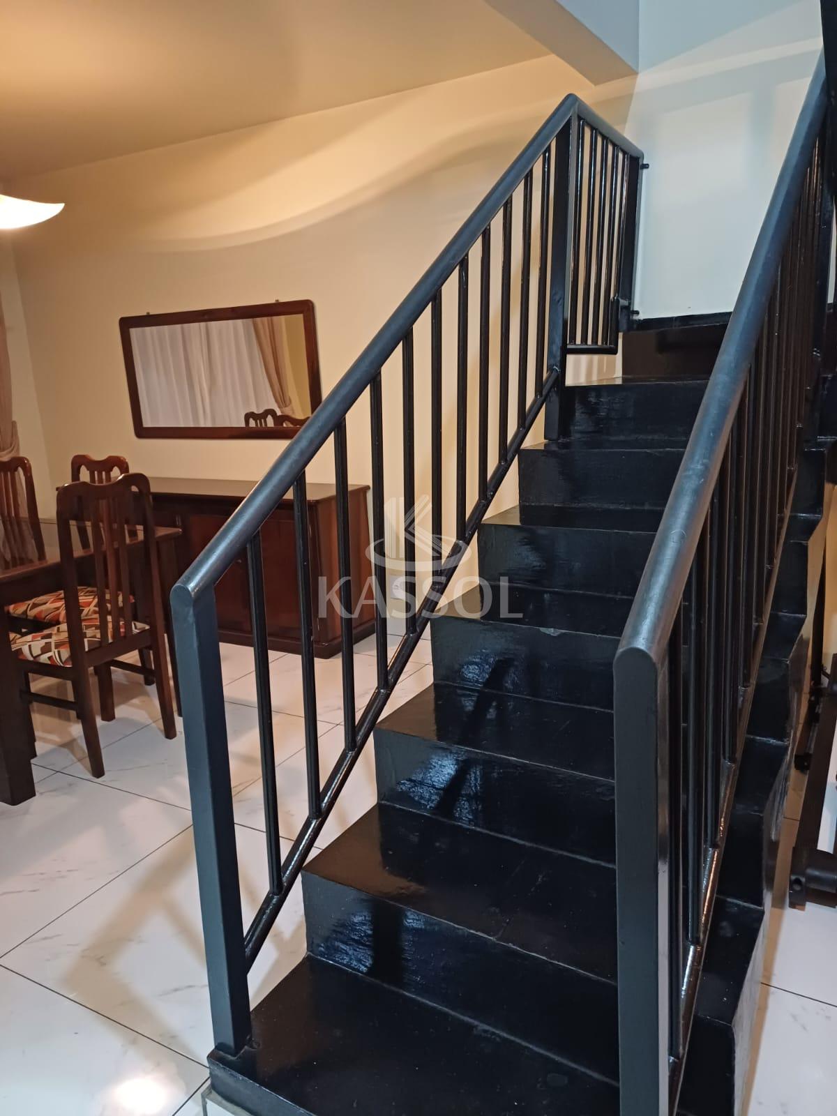 Excelente sobrado mobiliado na regiao do Lago, com suite, 2 quartos, sala, cozinha, bwc social, lav