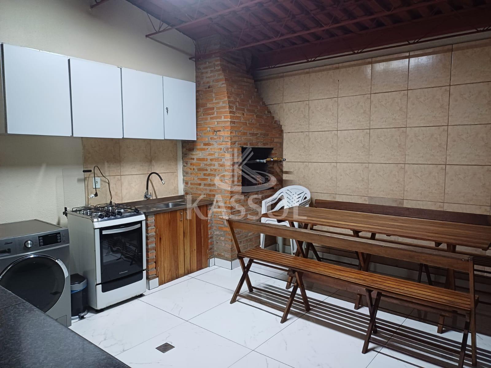 Excelente sobrado mobiliado na regiao do Lago, com suite, 2 quartos, sala, cozinha, bwc social, lav