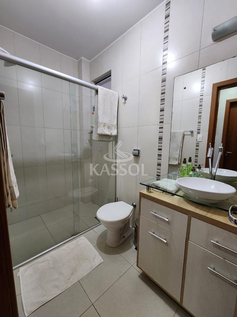 Apartamento a venda com 02 quartos mobiliado no Centro de Cascavel.