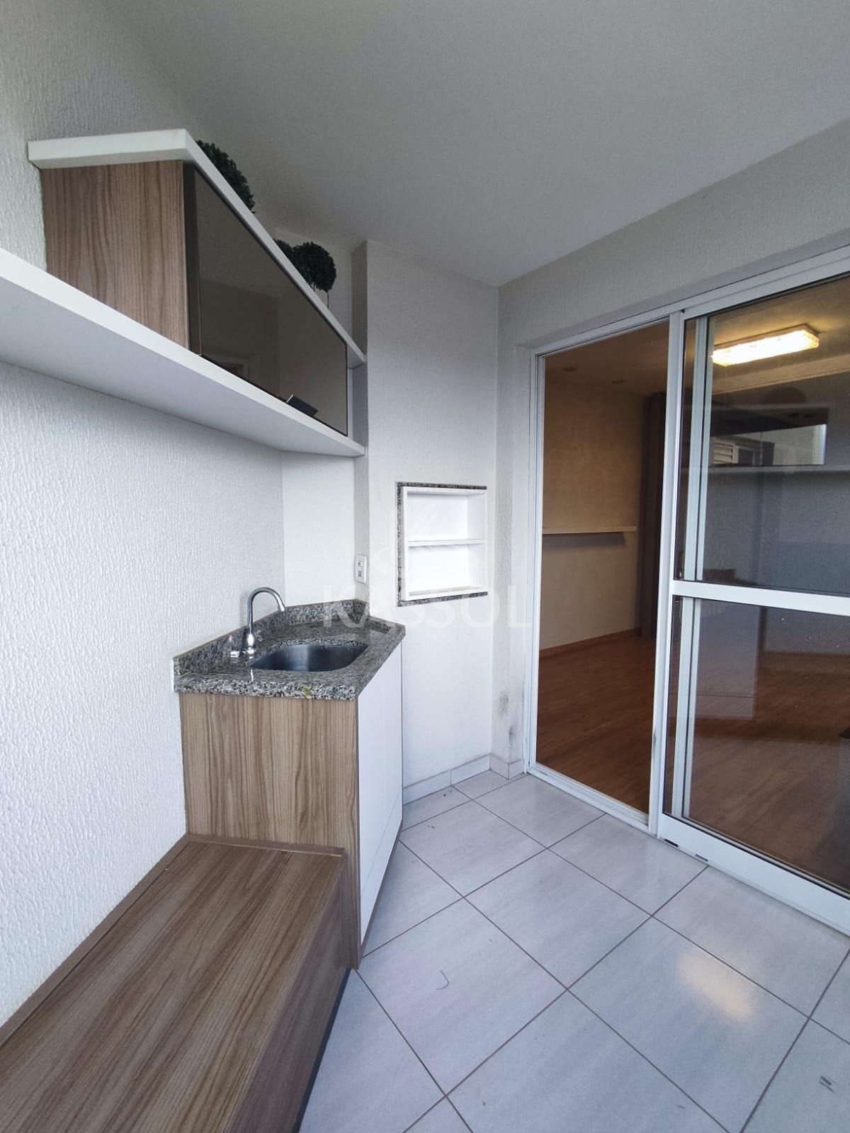 Apartamento com móveis planejados, com 02 quartos, sendo 01 Su...