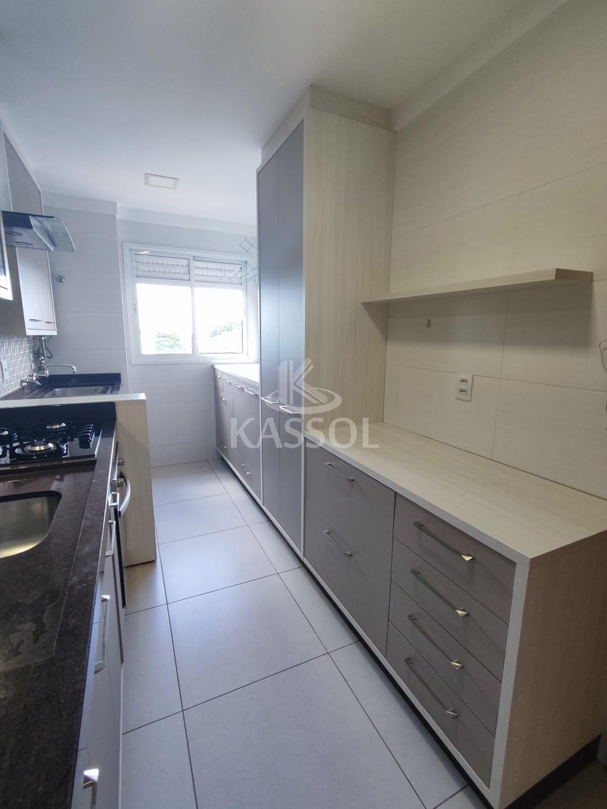 Apartamento com móveis planejados, com 02 quartos, sendo 01 Suíte.