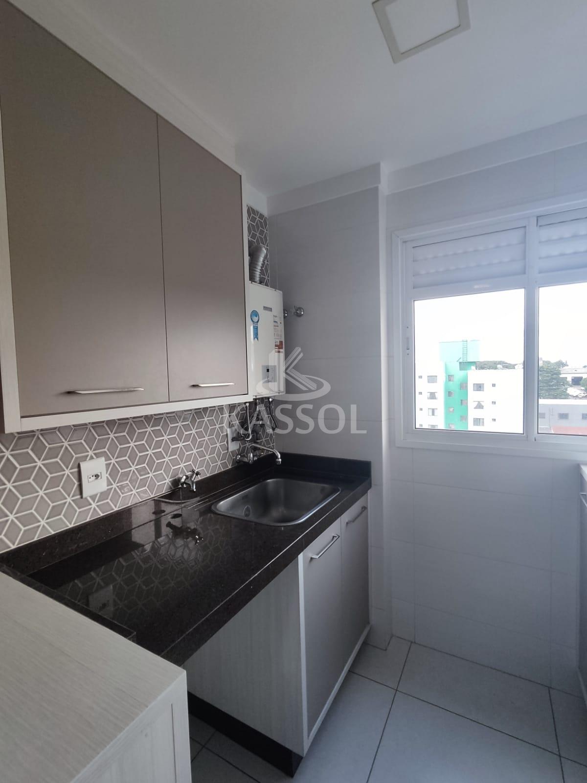 Apartamento com móveis planejados, com 02 quartos, sendo 01 Suíte.