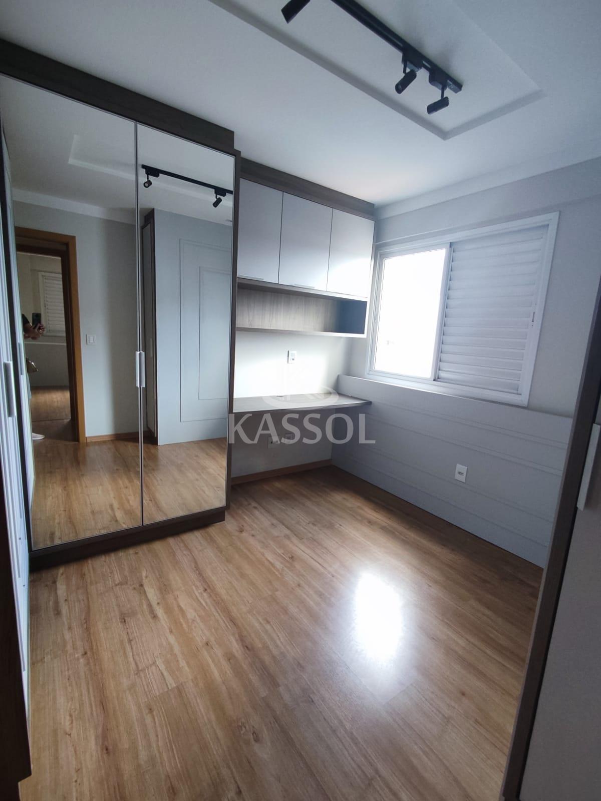 Apartamento com móveis planejados, com 02 quartos, sendo 01 Suíte.
