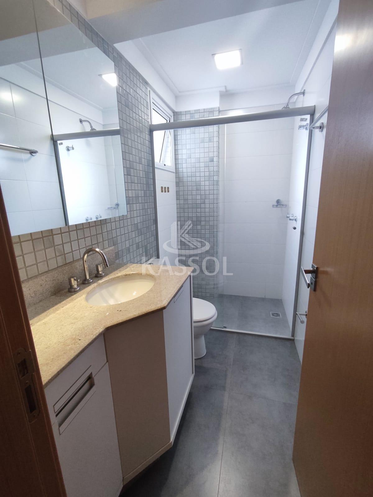 Apartamento com móveis planejados, com 02 quartos, sendo 01 Suíte.