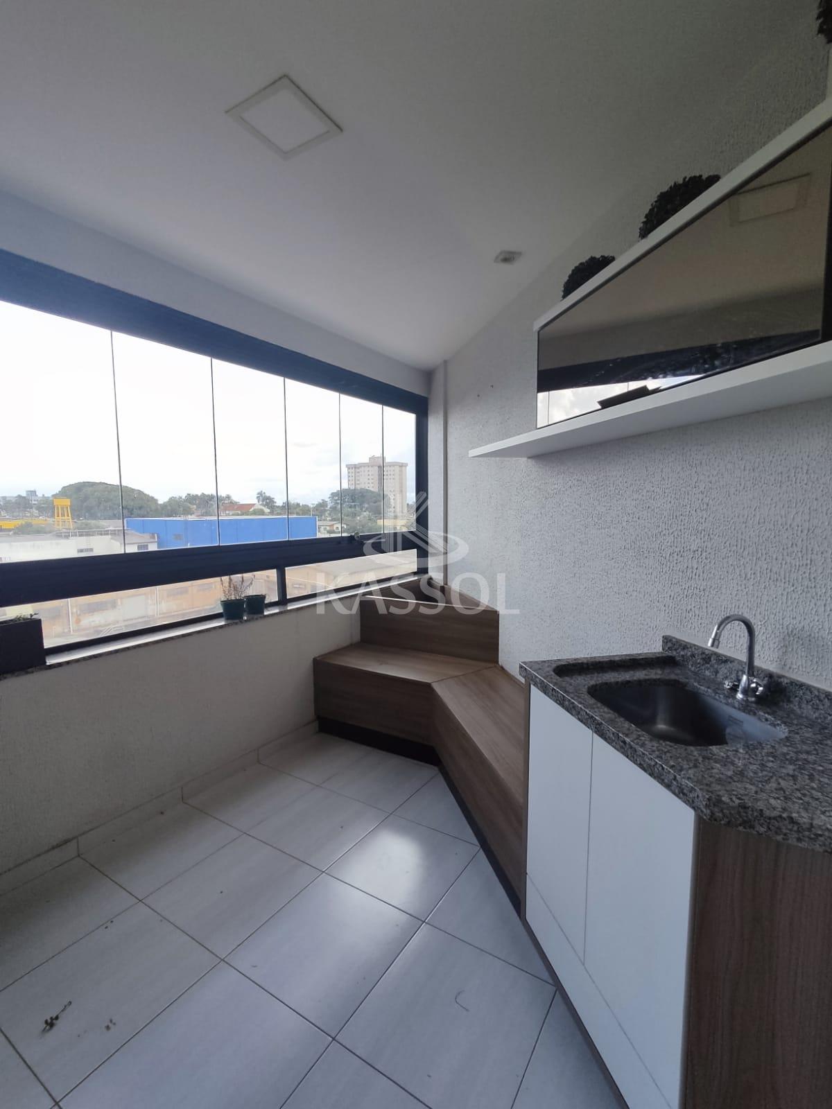 Apartamento com móveis planejados, com 02 quartos, sendo 01 Suíte.