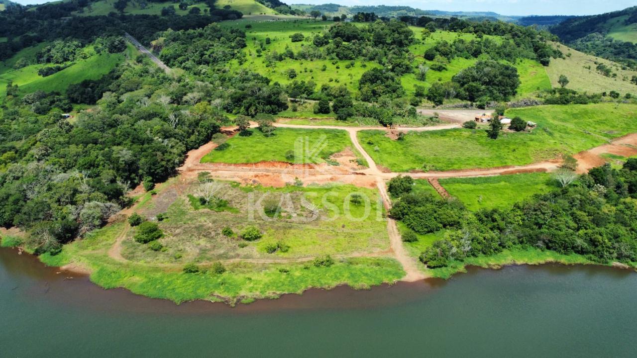 TERRENO BEIRA LAGO TRES BARRAS DO PARANÁ ÁREA TOTAL 1400 M 