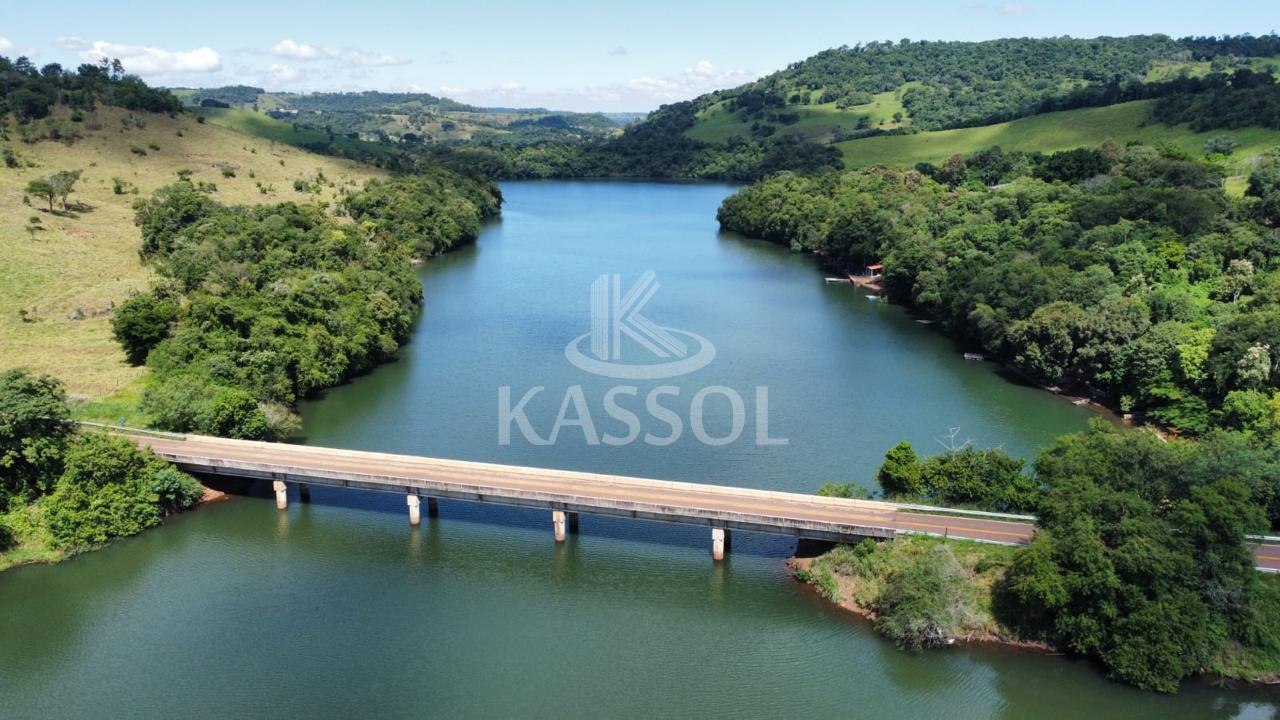 TERRENO BEIRA LAGO TRES BARRAS DO PARANÁ ÁREA TOTAL 1400 M 