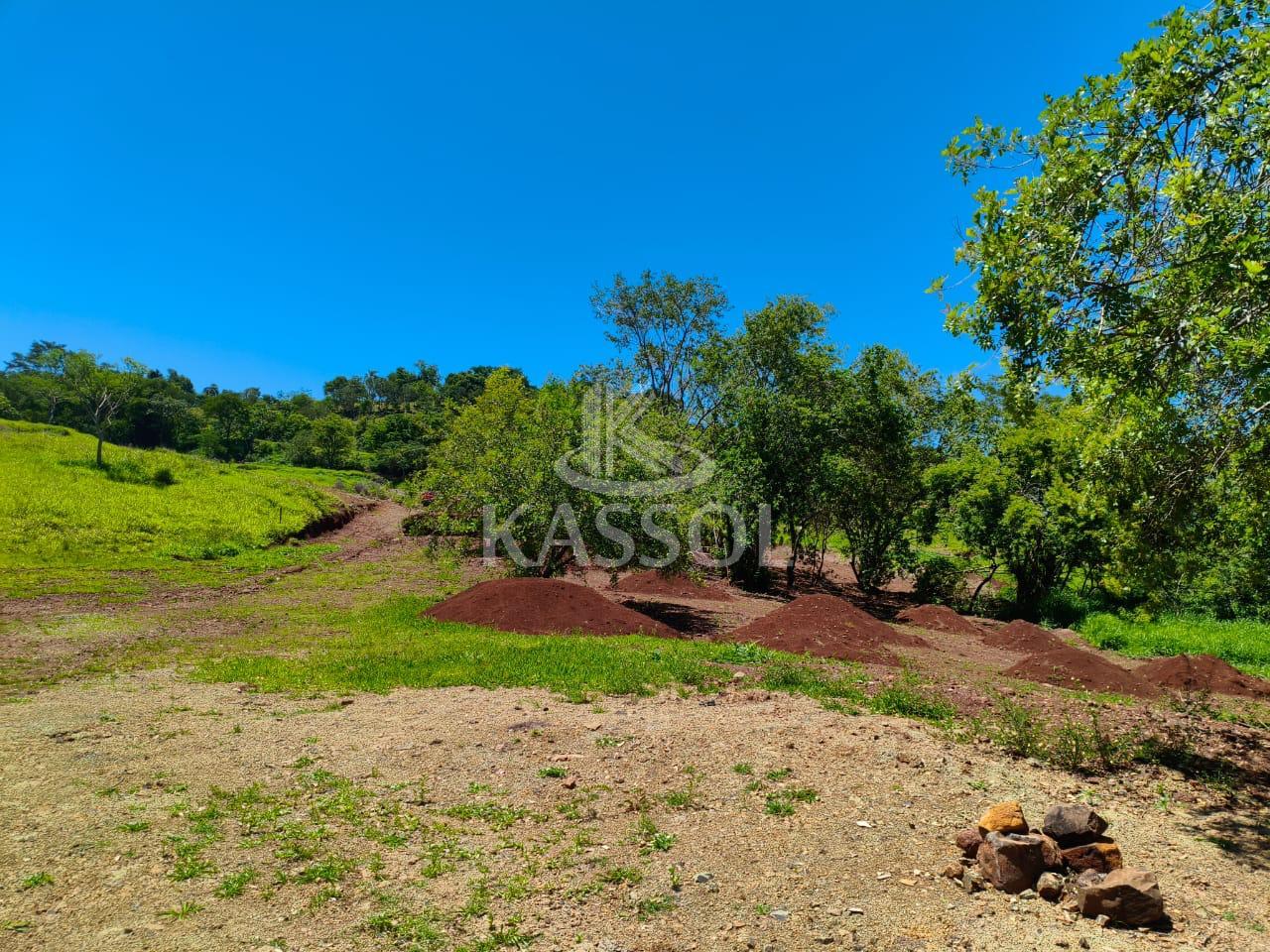 TERRENO BEIRA LAGO TRES BARRAS DO PARANÁ ÁREA TOTAL 1400 M 