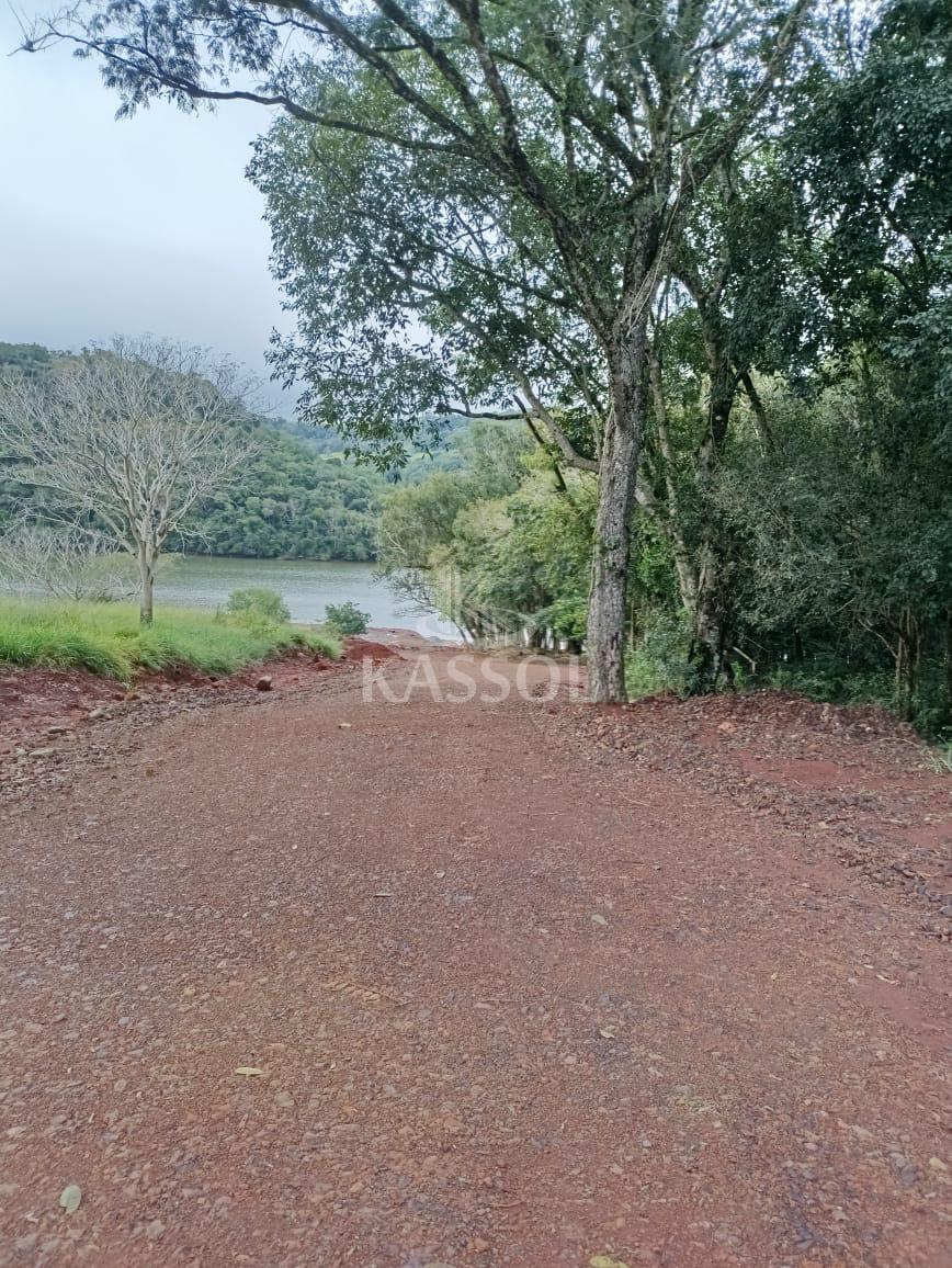 TERRENO BEIRA LAGO TRES BARRAS DO PARANÁ ÁREA TOTAL 1400 M 