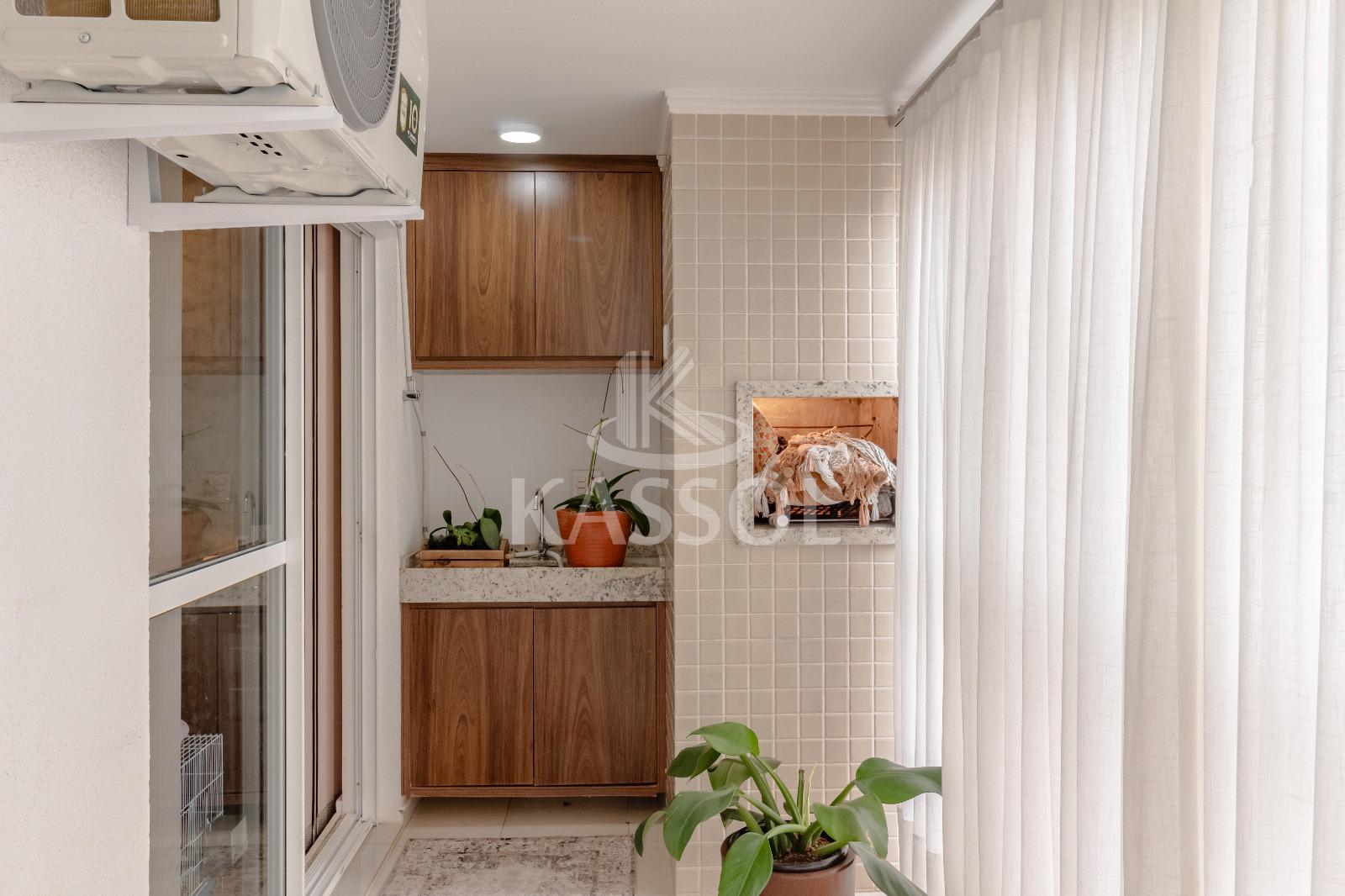Apartamento com 1 suite e 2 quartos e 2 vagas lado a lado.