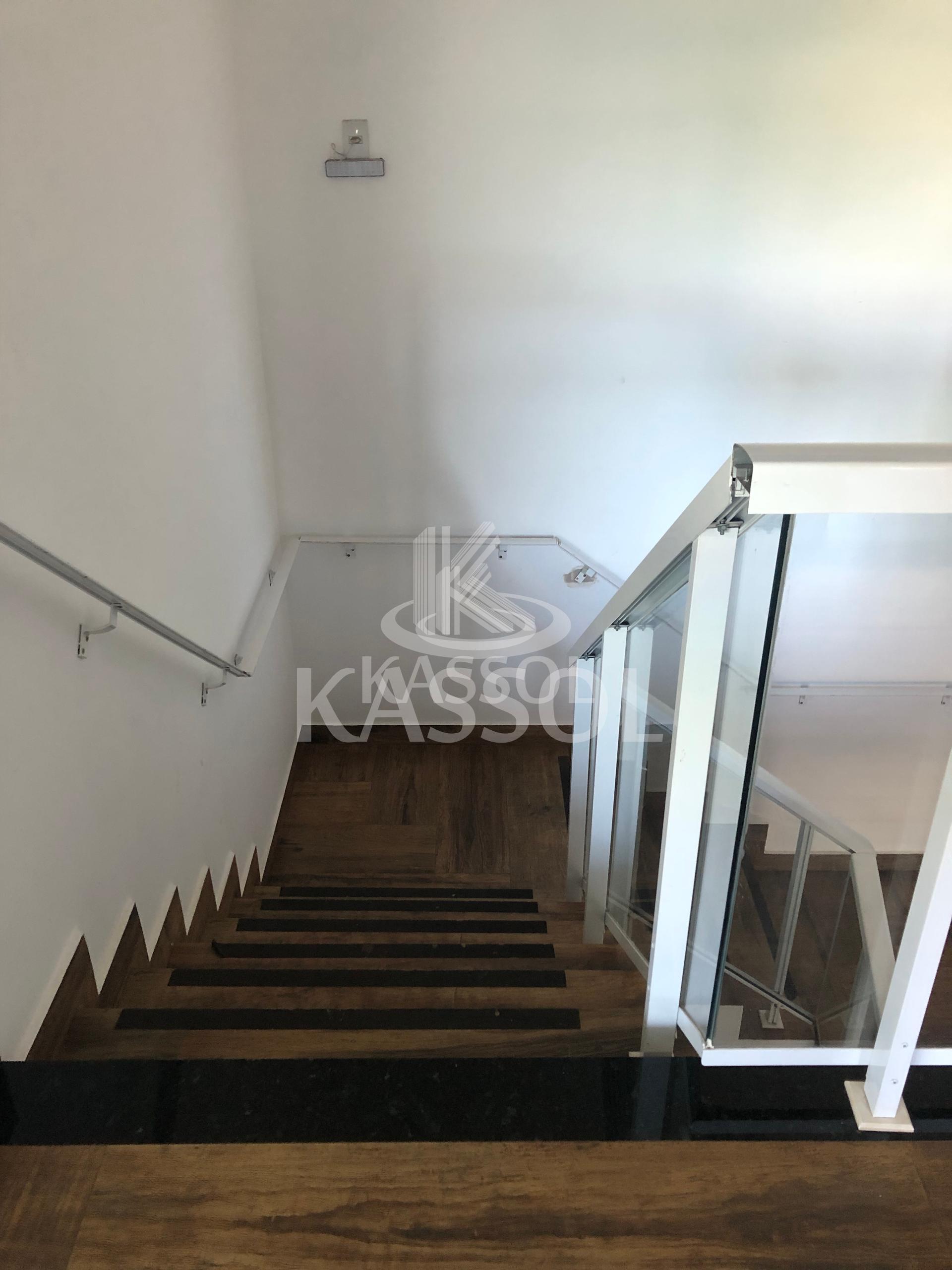 SALA NO 2° ANDAR PARA LOCAÇÃO ANEXO AO POSTO PETROBRÁS  240M 
