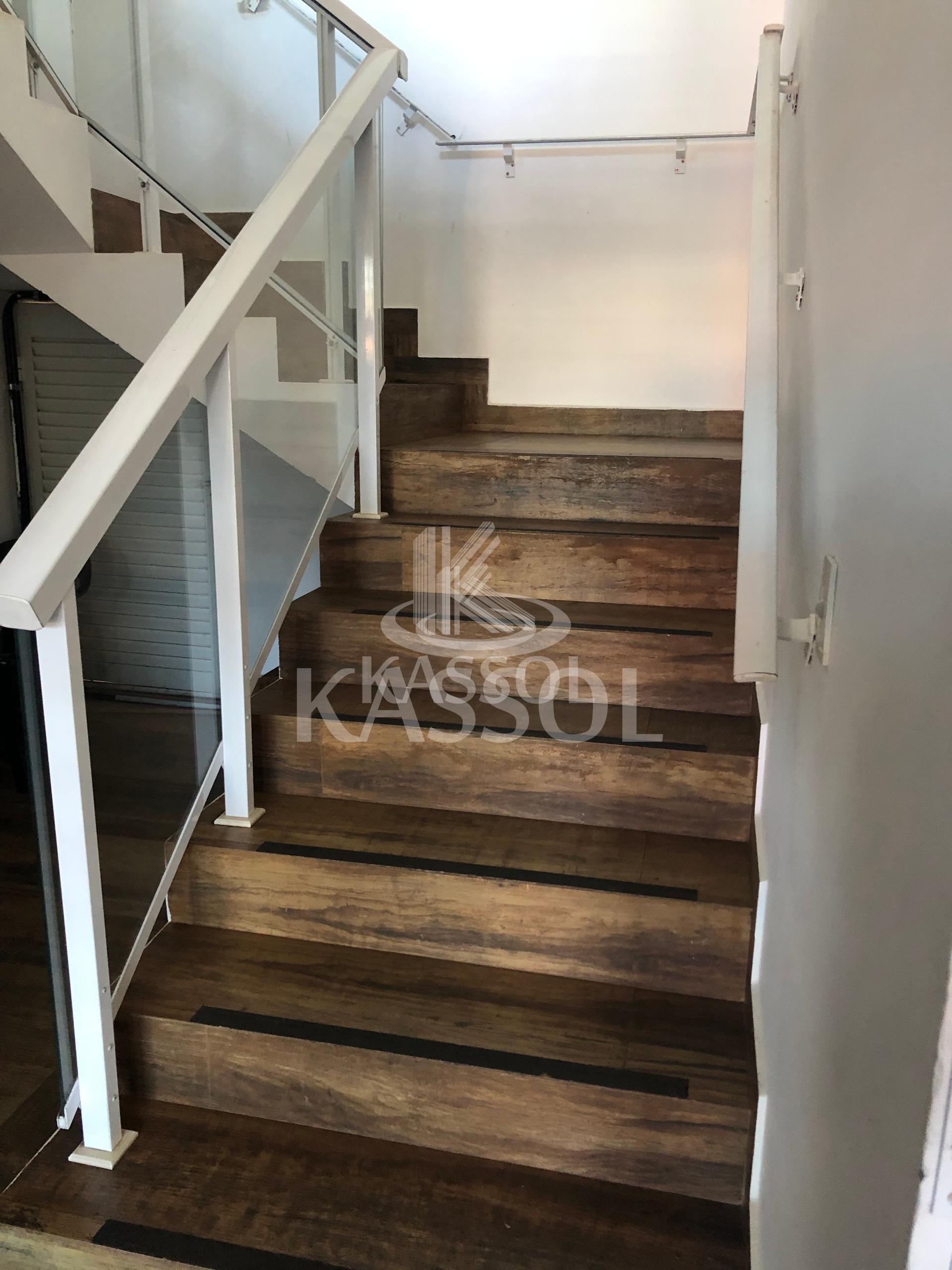 SALA NO 2° ANDAR PARA LOCAÇÃO ANEXO AO POSTO PETROBRÁS  240M 