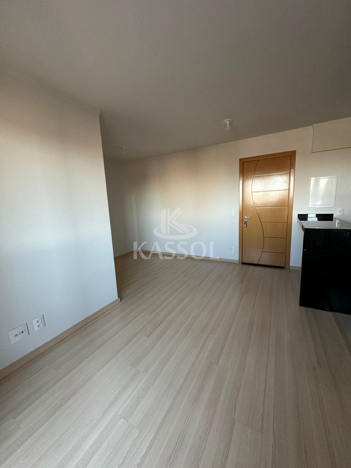 Apartamento com 01 Suite mais 02 Quartos ao lado da UNIPAR no centro!