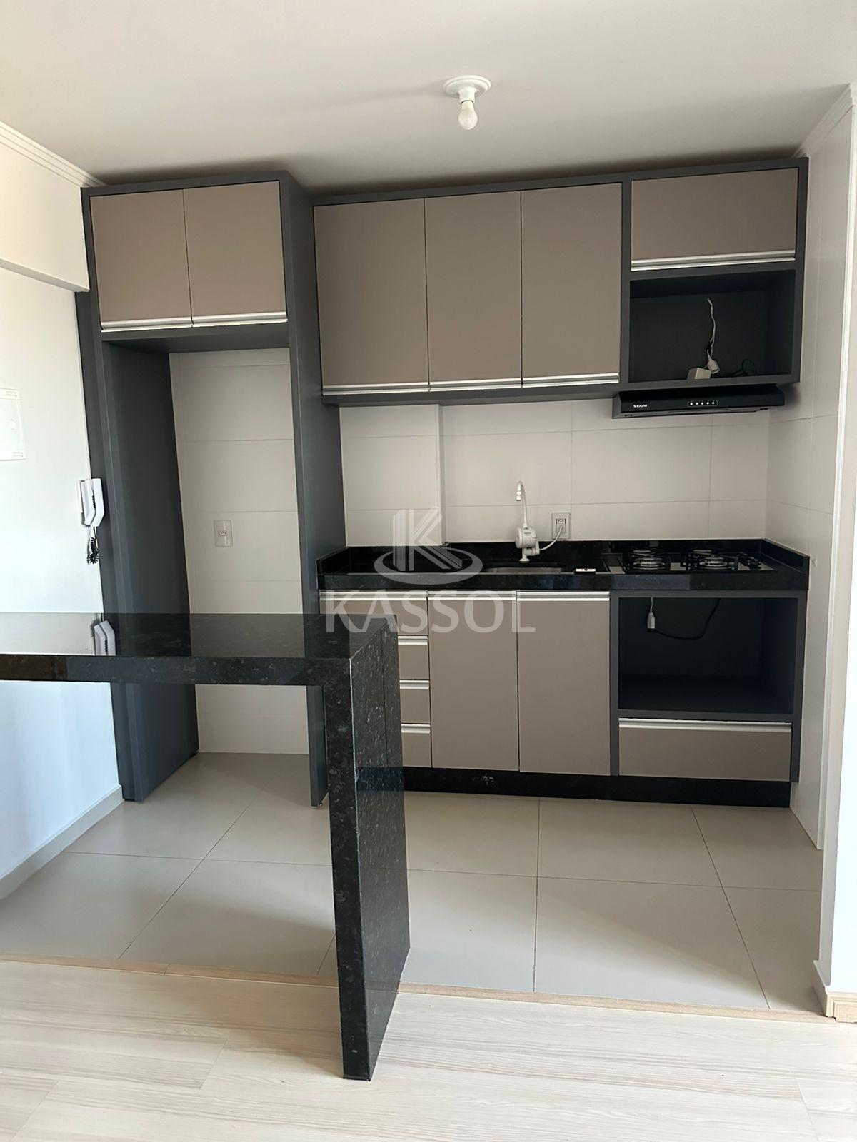 Apartamento com 01 Suite mais 02 Quartos ao lado da UNIPAR no centro!