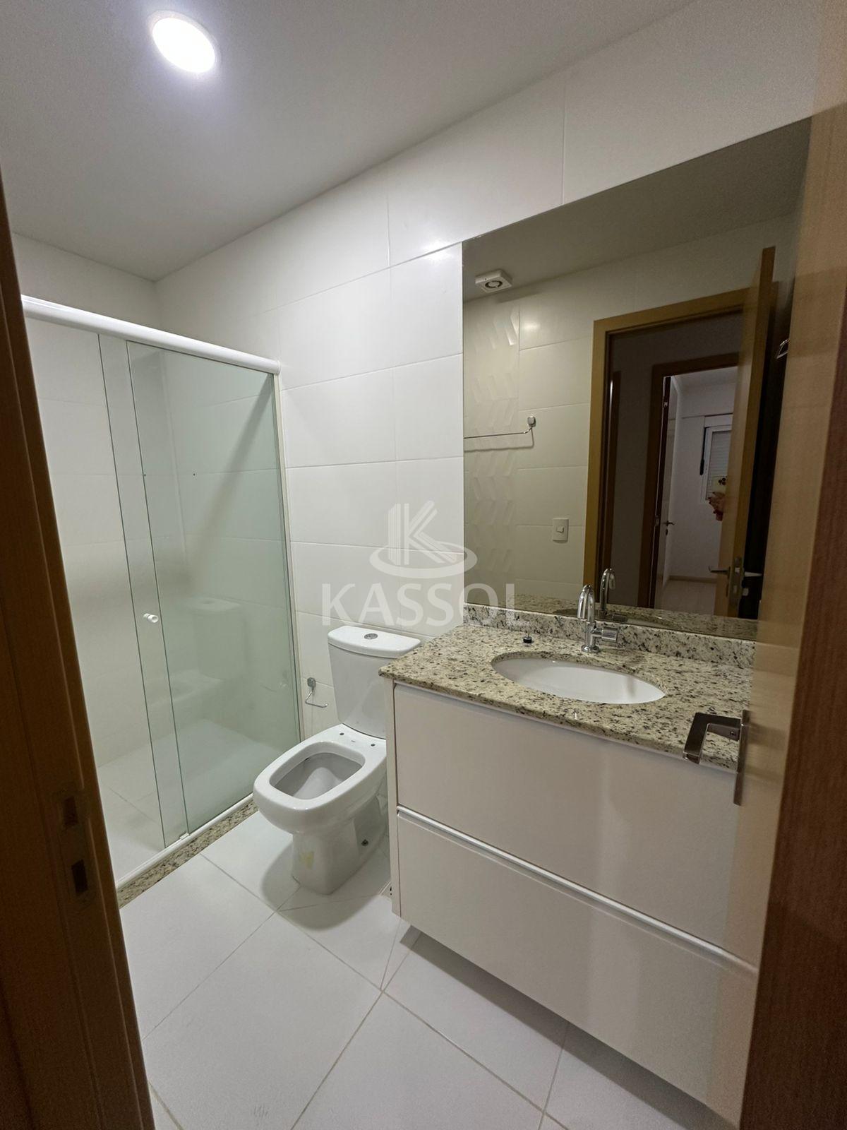 Apartamento com 01 Suite mais 02 Quartos ao lado da UNIPAR no centro!