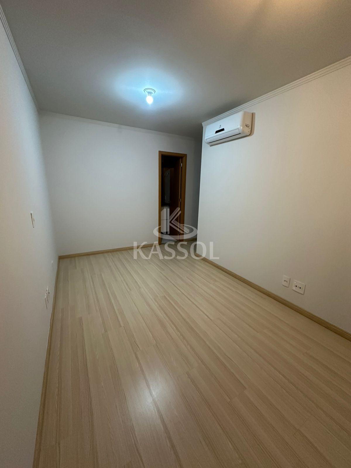Apartamento com 01 Suite mais 02 Quartos ao lado da UNIPAR no centro!