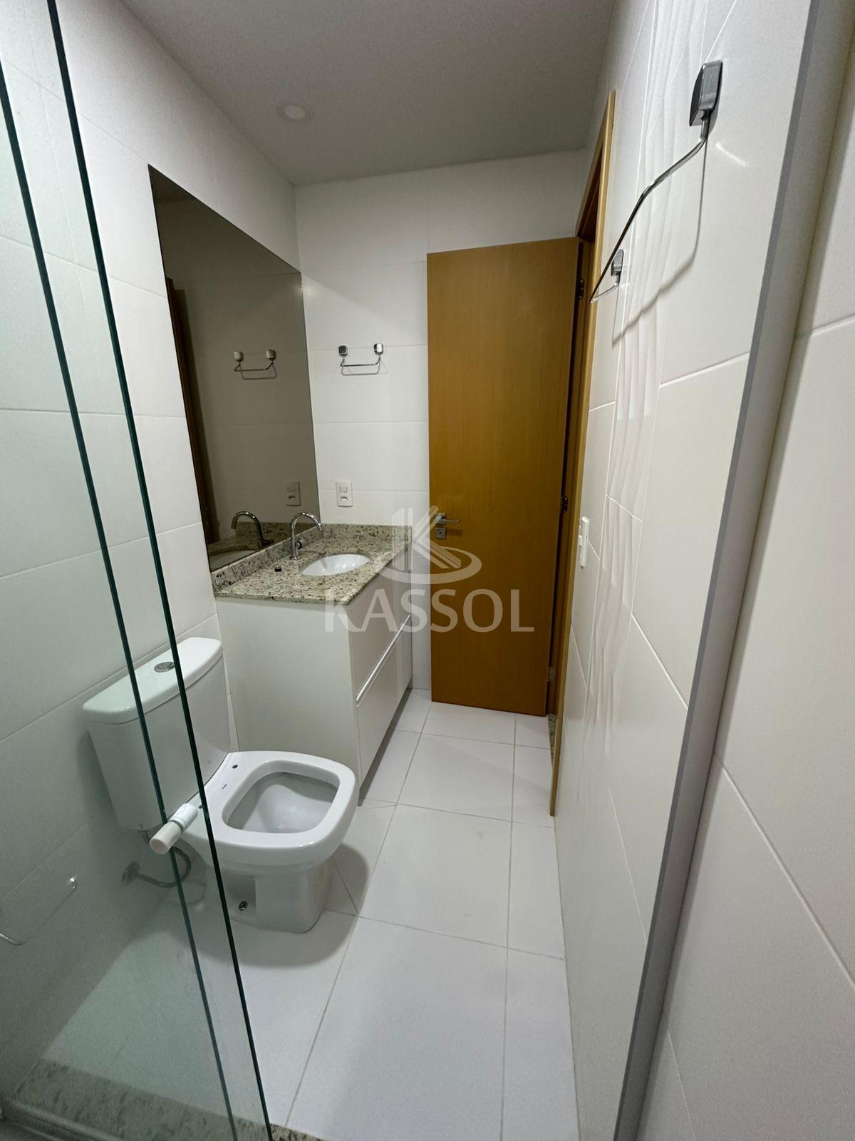 Apartamento com 01 Suite mais 02 Quartos ao lado da UNIPAR no centro!