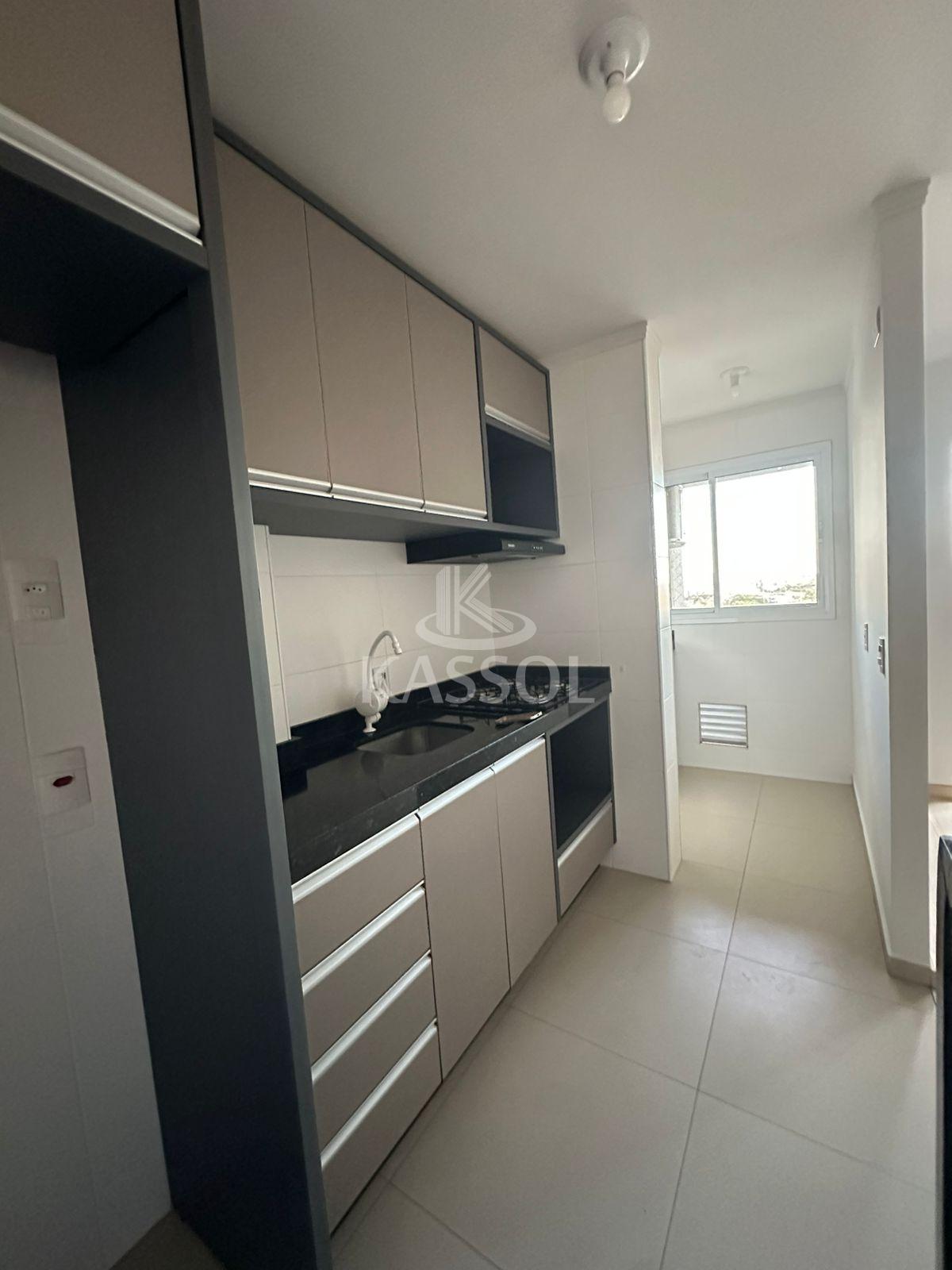 Apartamento com 01 Suite mais 02 Quartos ao lado da UNIPAR no centro!