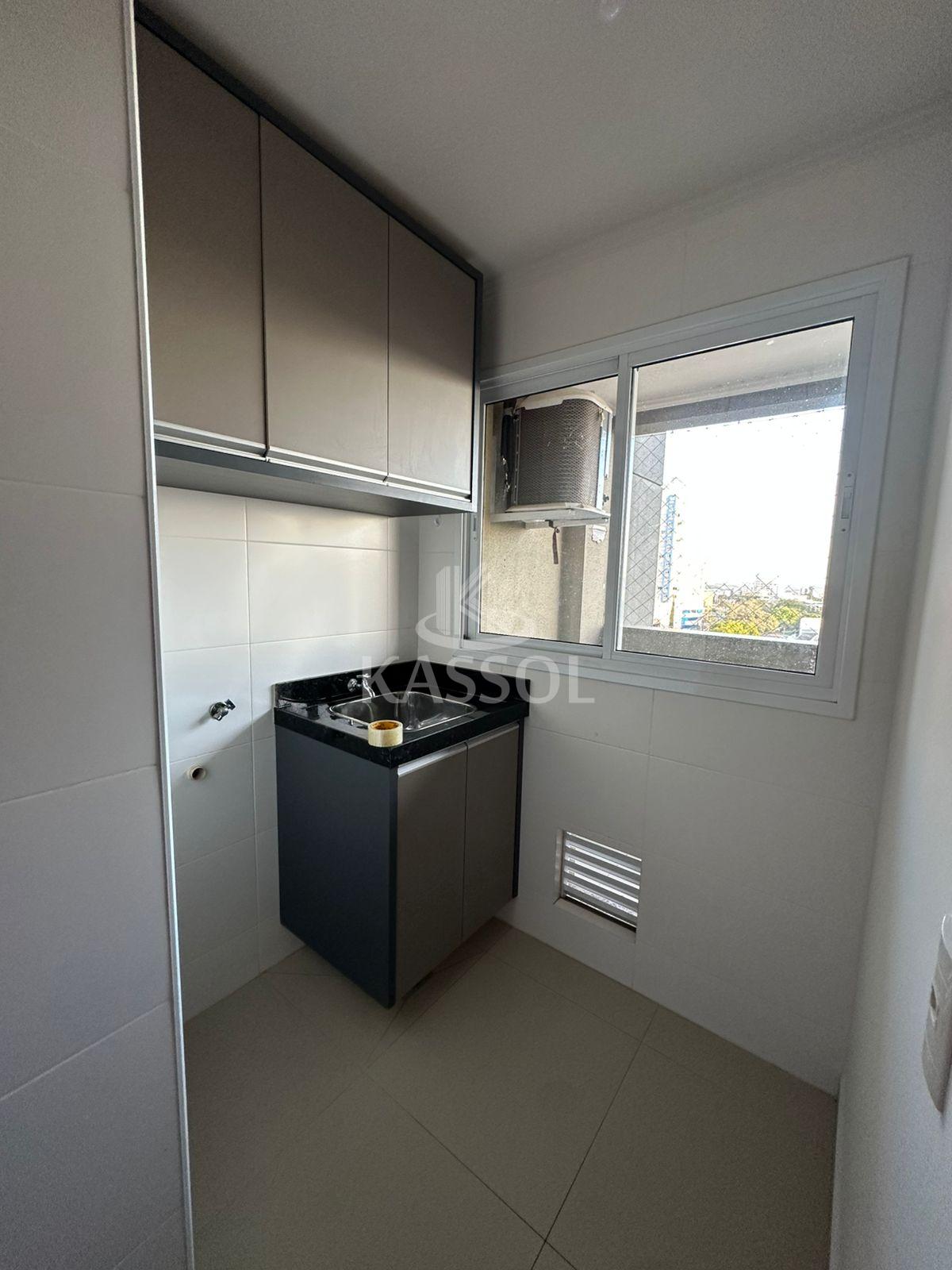 Apartamento com 01 Suite mais 02 Quartos ao lado da UNIPAR no centro!