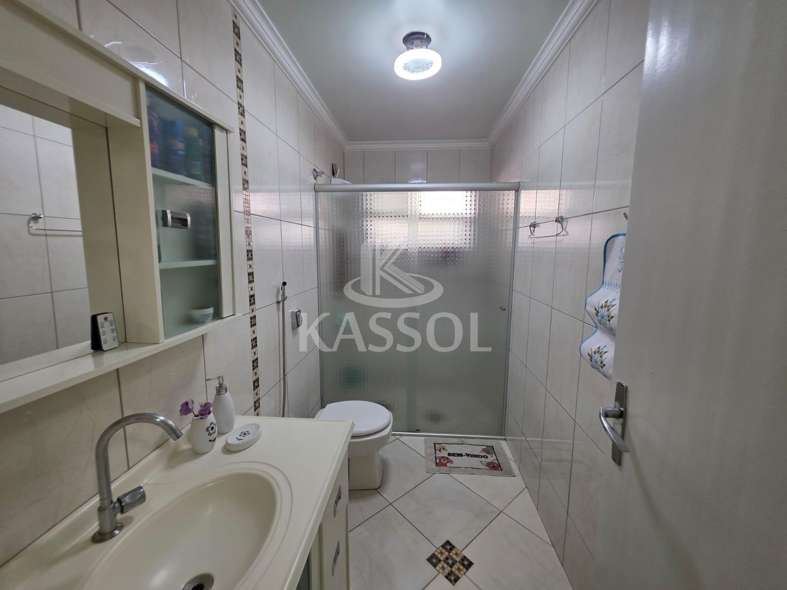 VENDE SE CASA NO BAIRRO CANCELLI TERRENO AMPLO , CASCAVEL PR