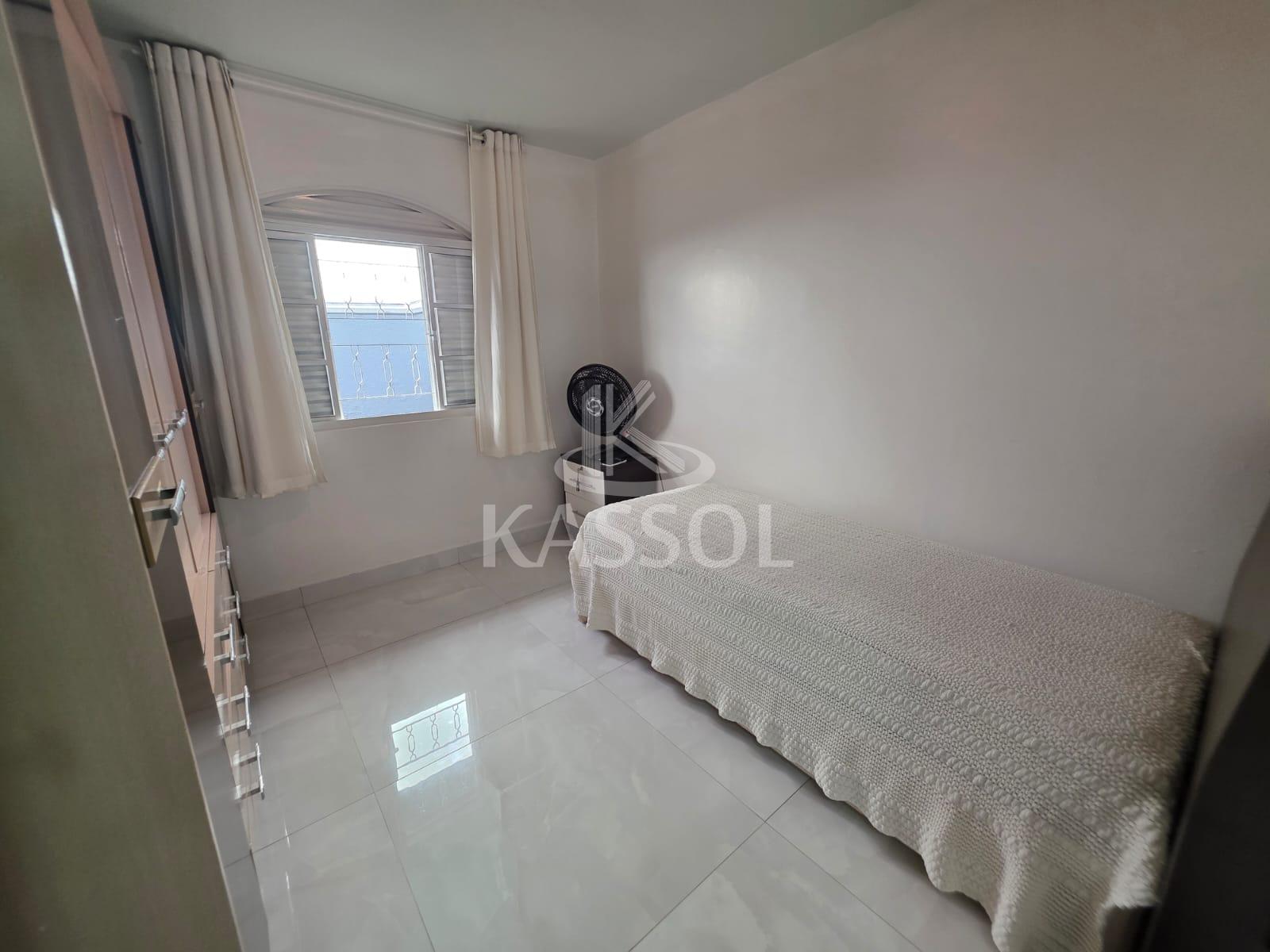 VENDE SE CASA NO BAIRRO CANCELLI TERRENO AMPLO , CASCAVEL PR