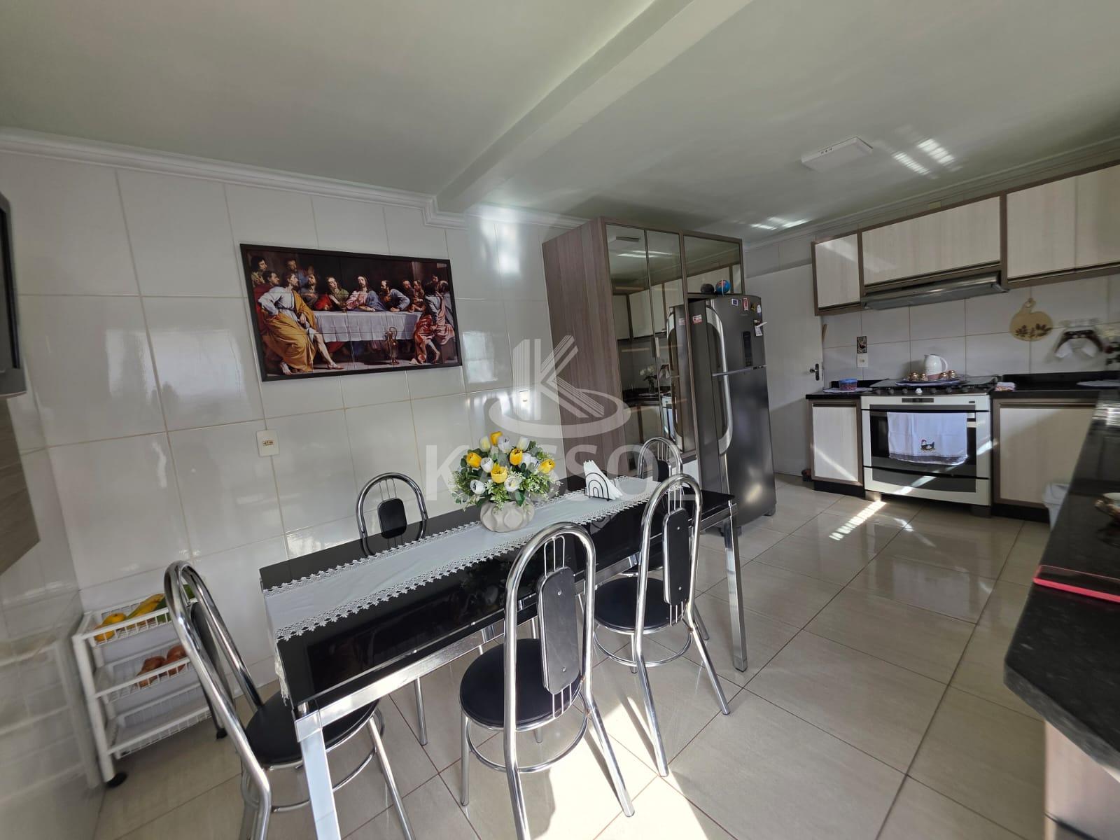 VENDE SE CASA NO BAIRRO CANCELLI TERRENO AMPLO , CASCAVEL PR