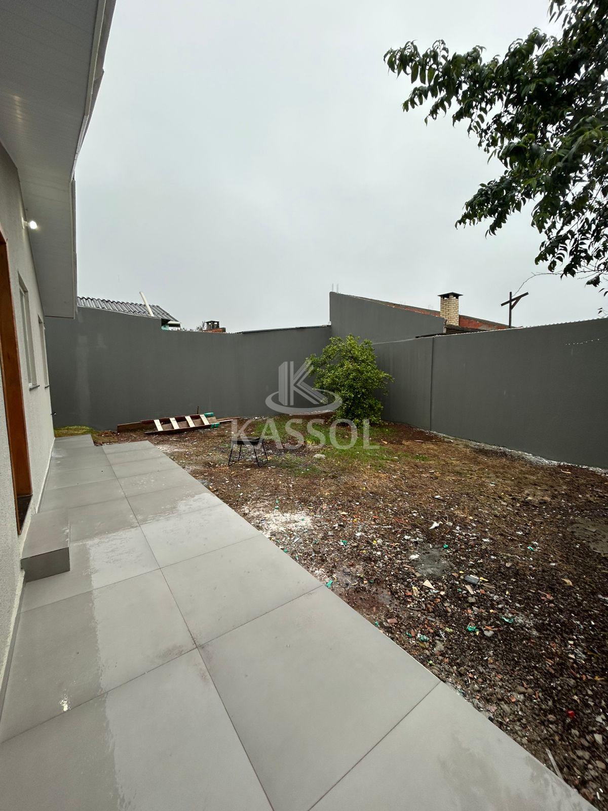 Casa reformada com 2 quartos e amplo jardim próximo ao Colégio...
