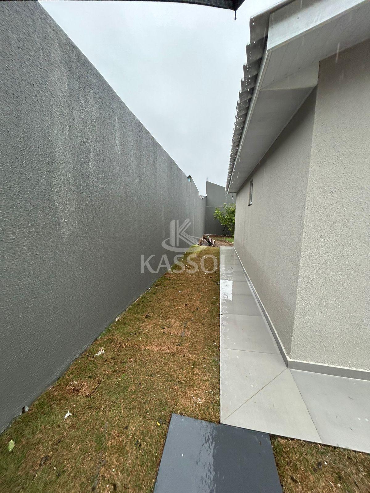 Casa reformada com 2 quartos e amplo jardim próximo ao Colégio...