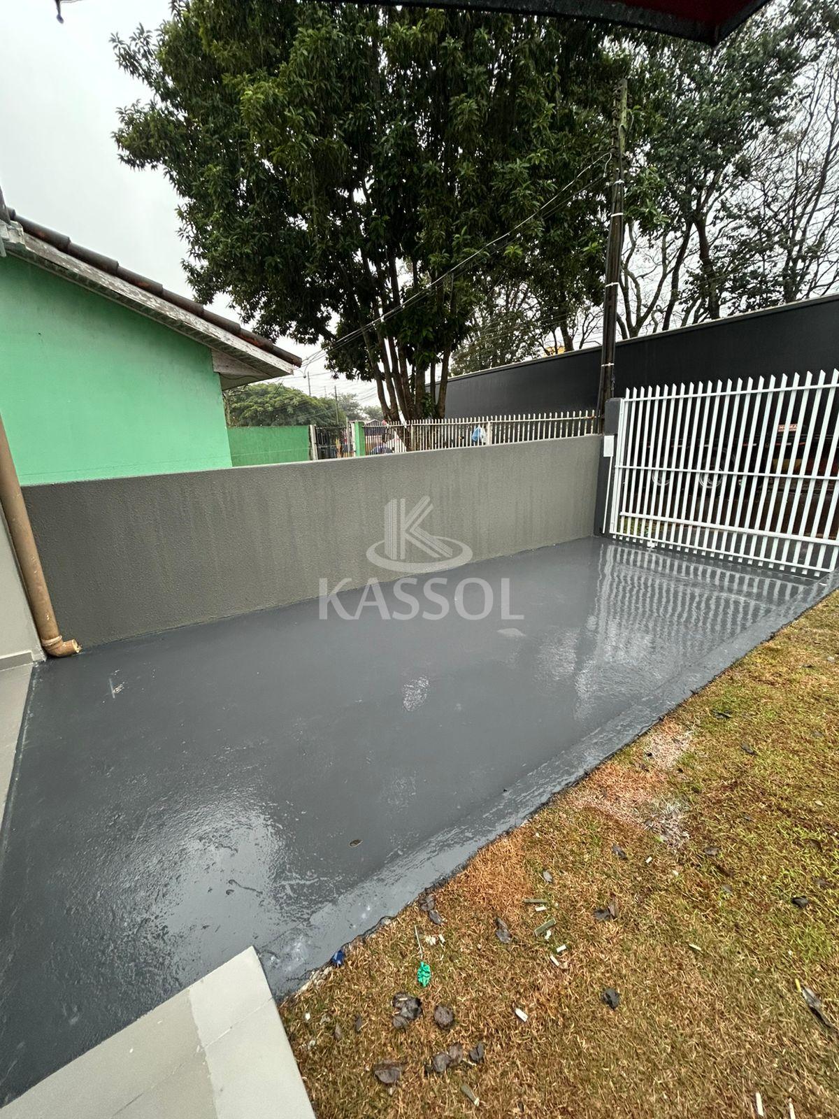 Casa reformada com 2 quartos e amplo jardim prximo ao Colgio Schuster