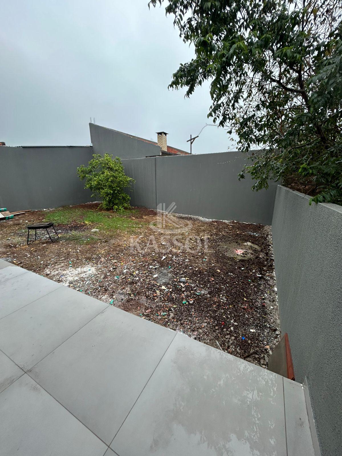 Casa reformada com 2 quartos e amplo jardim próximo ao Colégio...