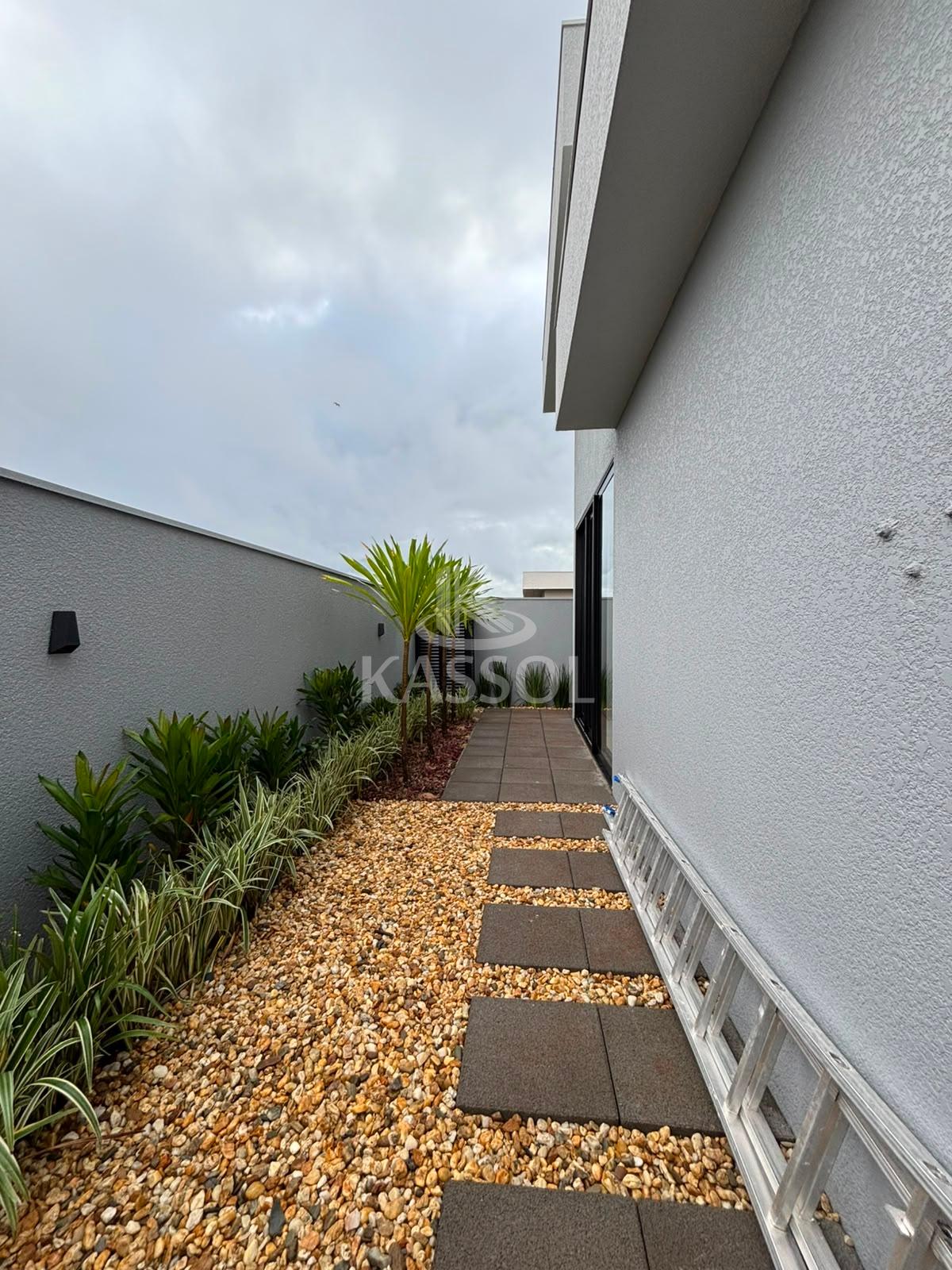 Casa Trrea - Condomnio fechado Terras Alpha 1 - Bairro FAG.