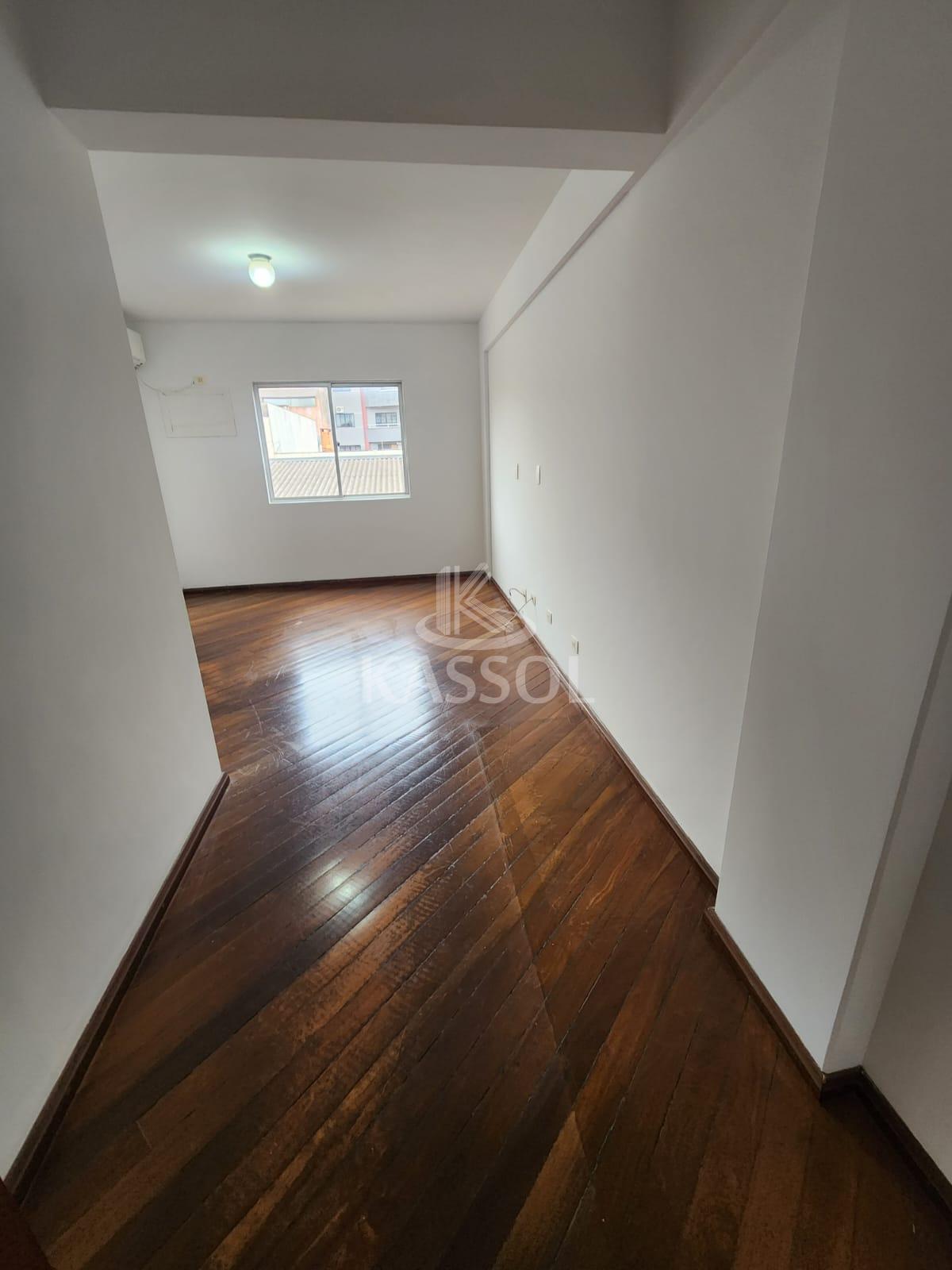 Apartamento no CENTRO, CASCAVEL - PR com 01 Suite e 02 quartos.