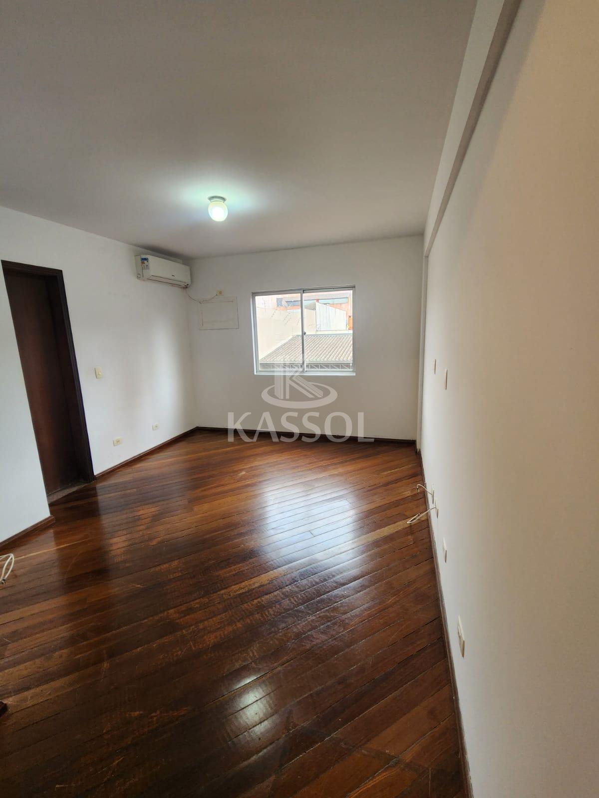 Apartamento no CENTRO, CASCAVEL - PR com 01 Suite e 02 quartos.