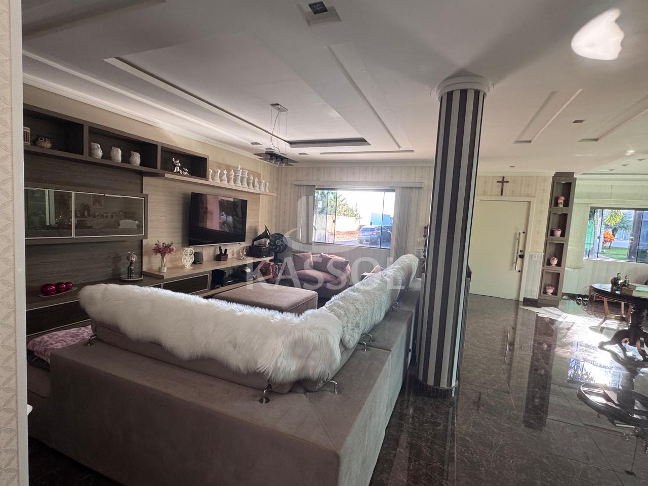 Casa em Condomno Fechado no Jardim Pacaembu com 01 Suite +02 Quartos