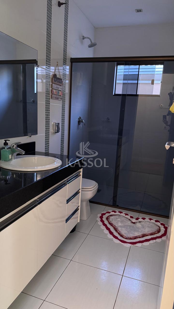 Casa em Condomno Fechado no Jardim Pacaembu com 01 Suite +02 Quartos