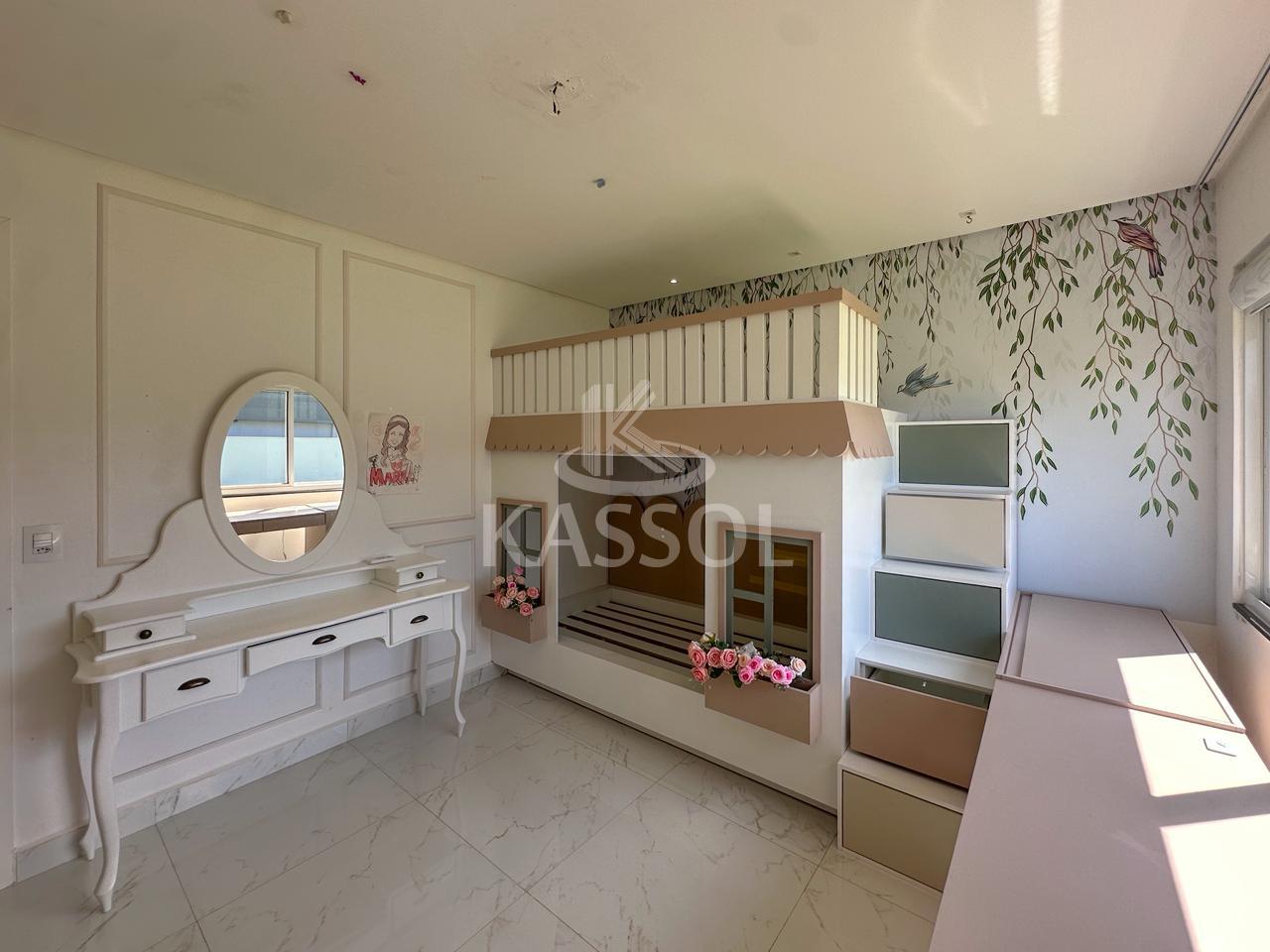 Sobrado no Condomnio Treviso com 2 suites e 2 quartos, rea gourmet, piscina