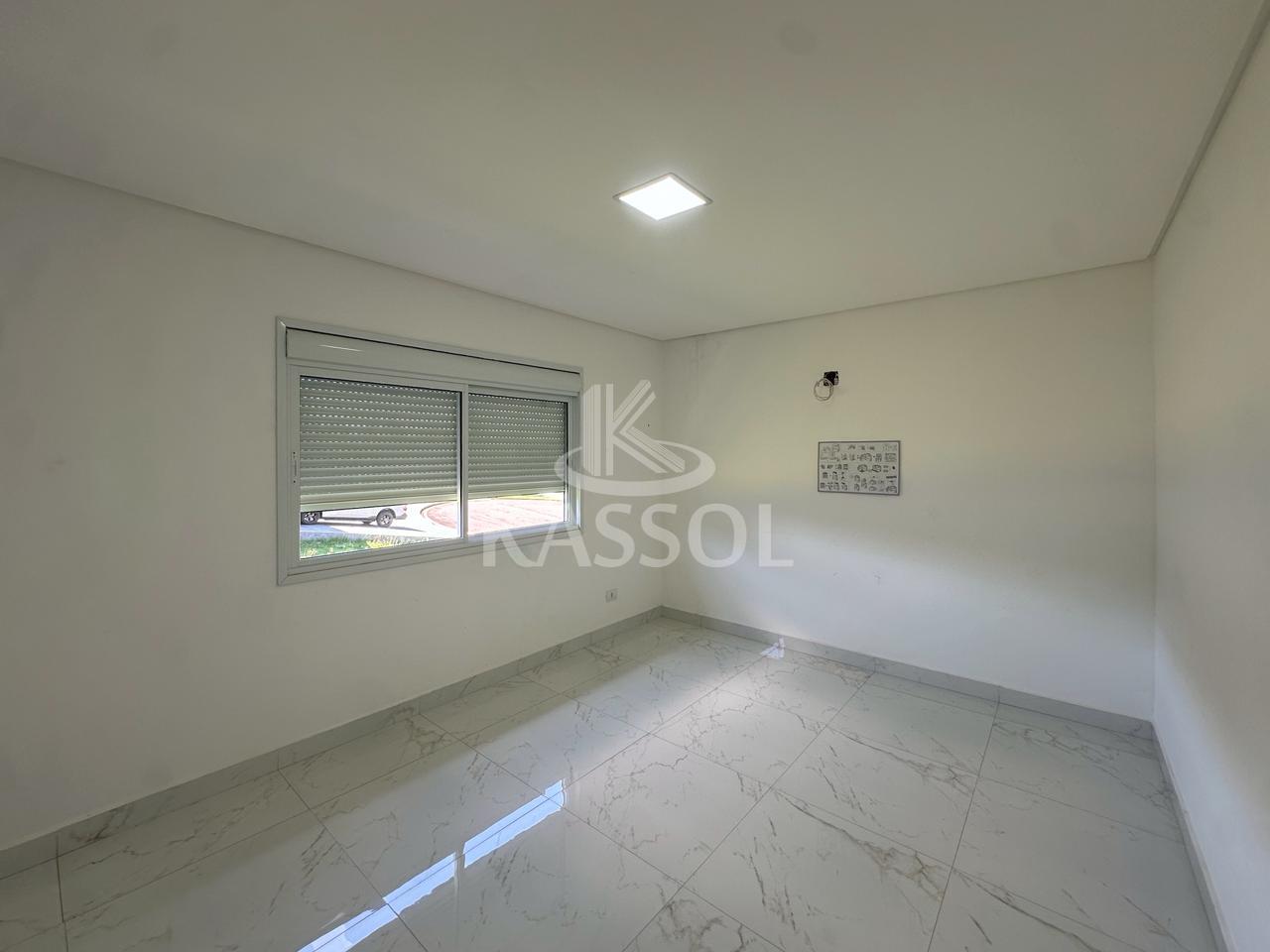 Sobrado no Condomnio Treviso com 2 suites e 2 quartos, rea gourmet, piscina