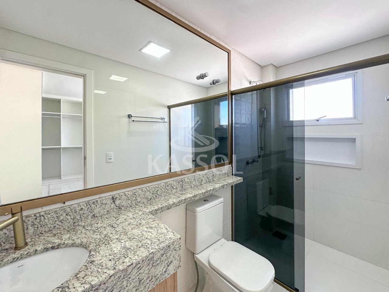 Sobrado no Condomnio Treviso com 2 suites e 2 quartos, rea gourmet, piscina