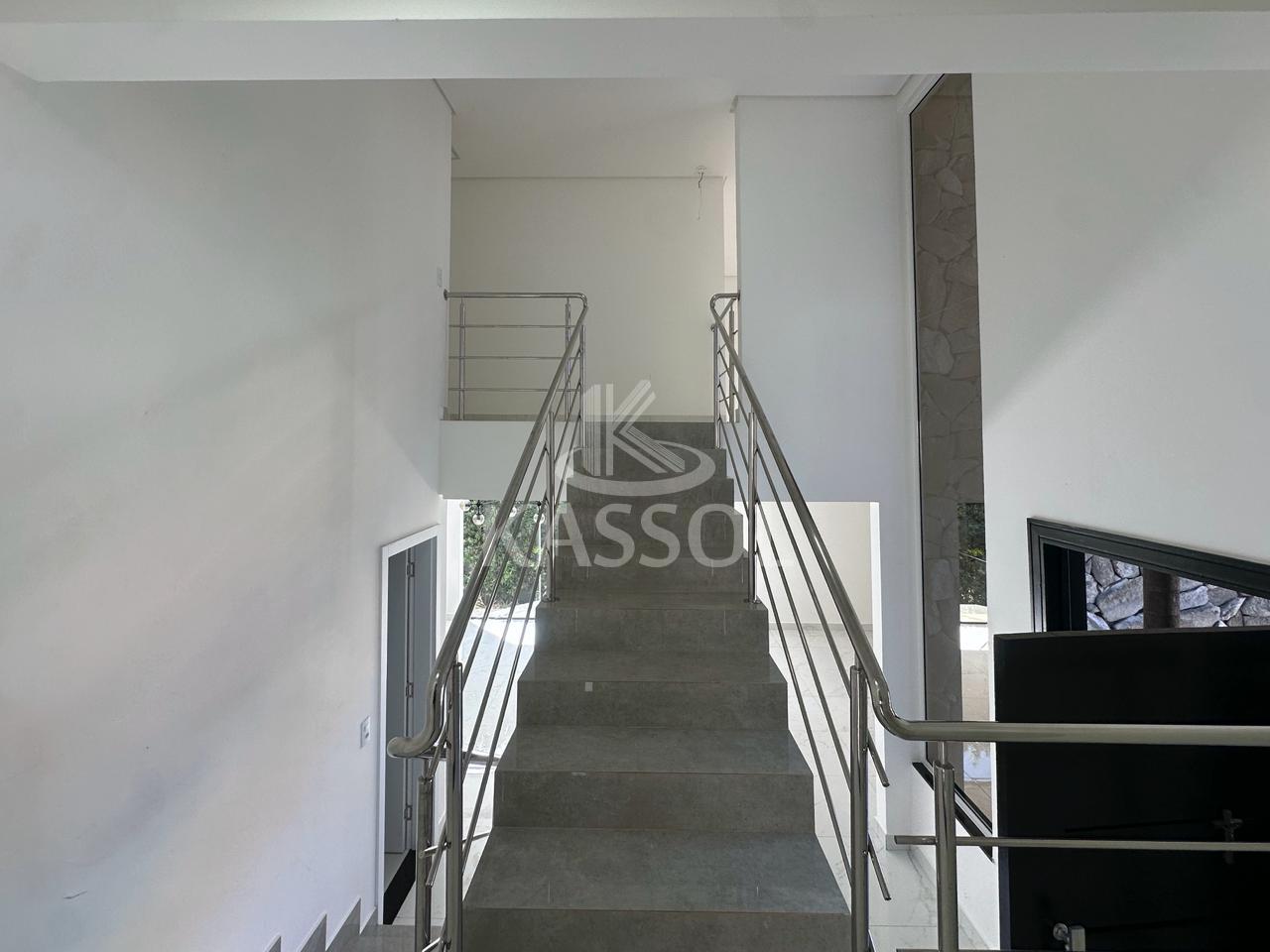 Sobrado no Condomnio Treviso com 2 suites e 2 quartos, rea gourmet, piscina