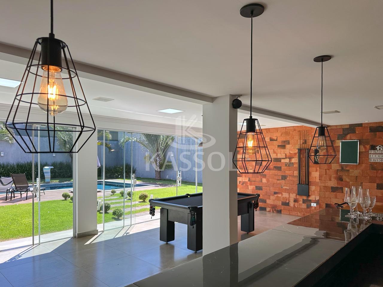 Sobrado no Condomnio Treviso com 2 suites e 2 quartos, rea gourmet, piscina
