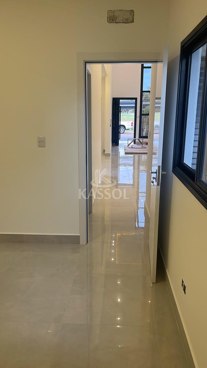 Casa, TROPICAL 2, CASCAVEL - PR com 01 suite + 02 quartos, o2 vagas cobertas, rea gourmet, nova.
