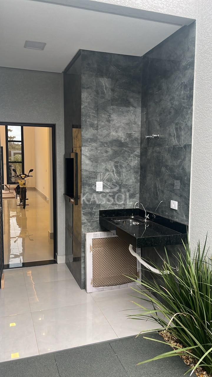 Casa, TROPICAL 2, CASCAVEL - PR com 01 suite + 02 quartos, o2 vagas cobertas, rea gourmet, nova.
