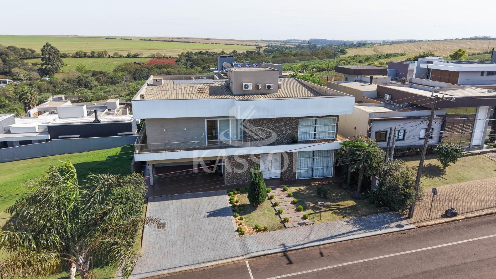Sobrado no Treviso com 4 sutes e 1 demi-suite amplo jardim com playground